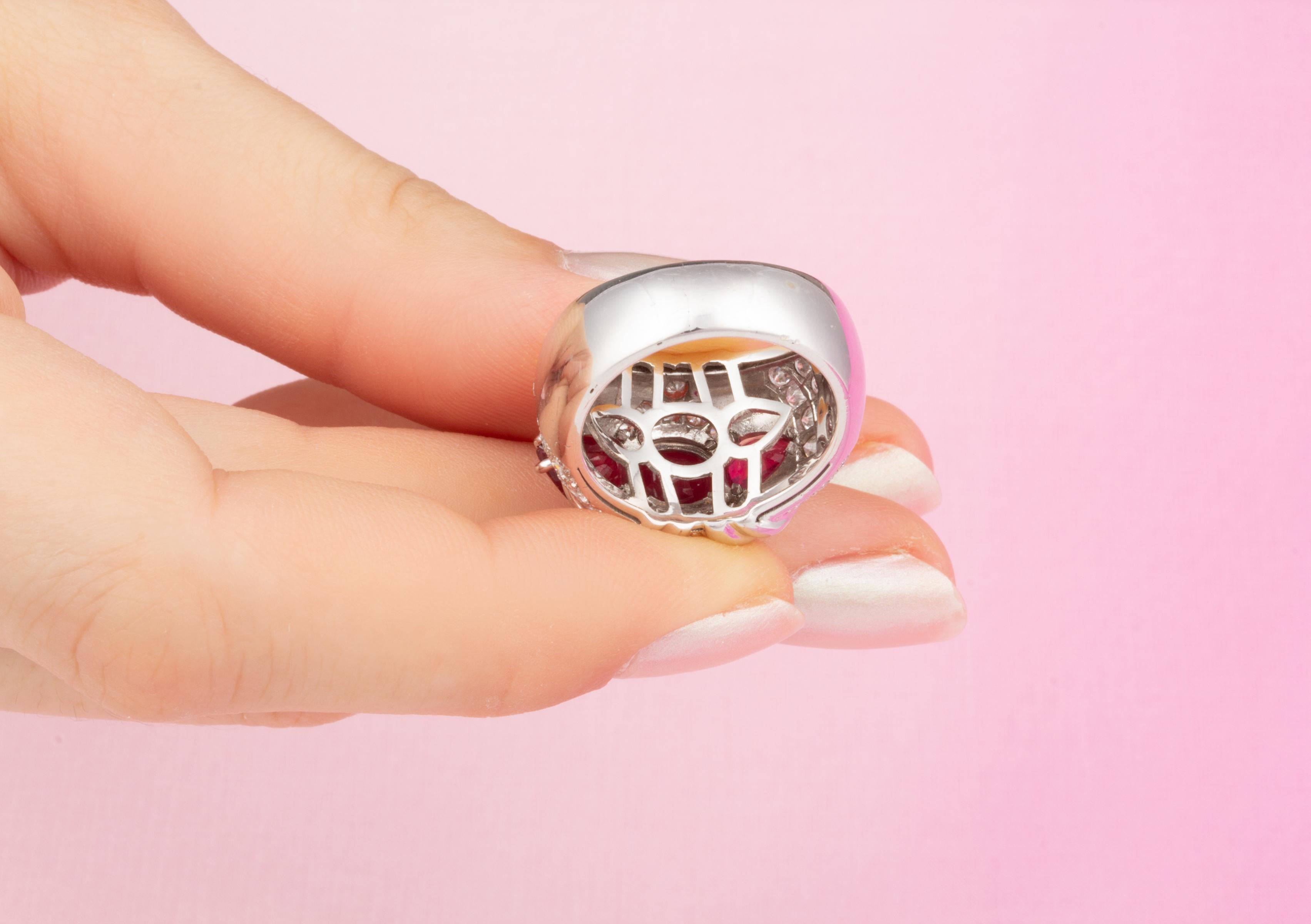 Anello con rubino e diamante in oro bianco di Ella Gafter in vendita 3