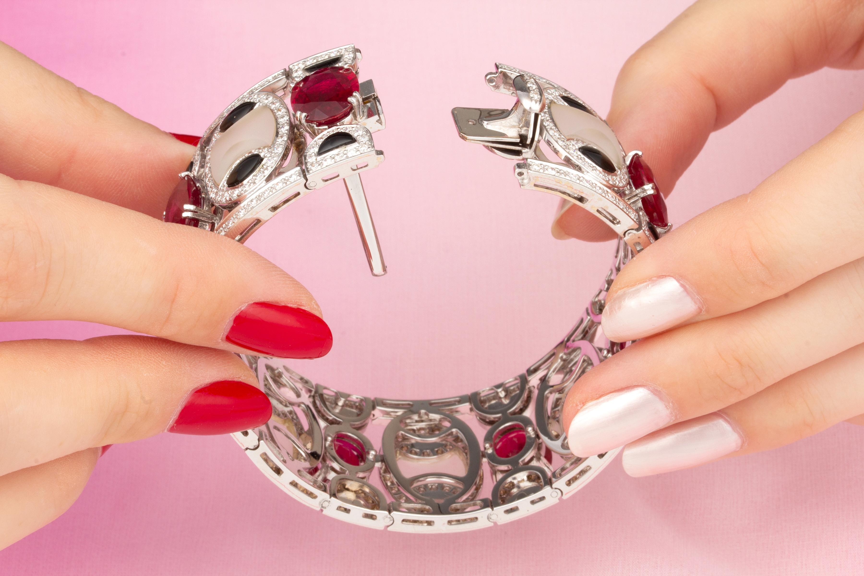 Ruby and Diamond Cuff Bracelet Art Déco Design by Ella Gafter In New Condition For Sale In New York, NY