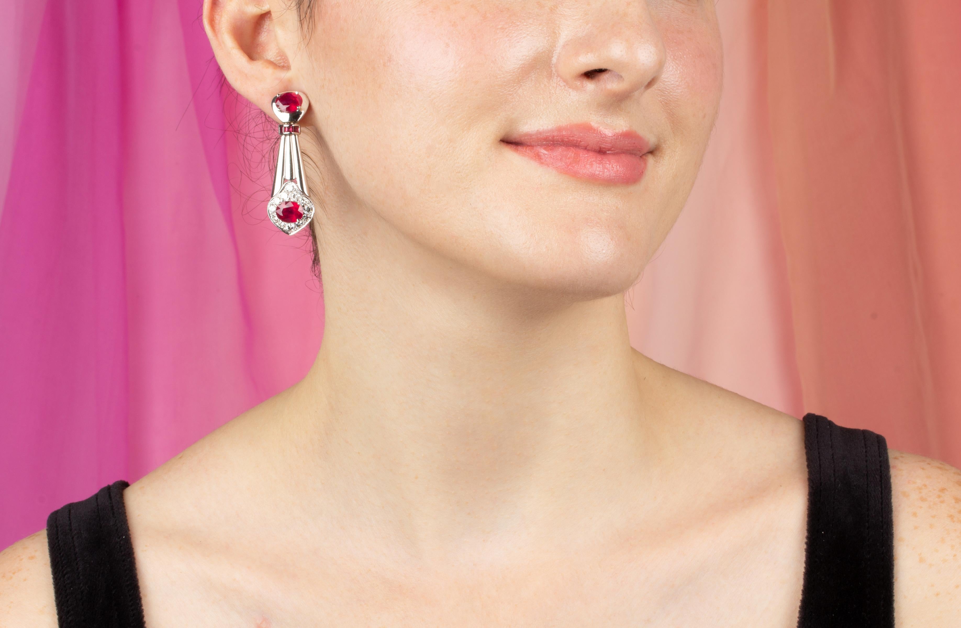 The earrings feature 7.50 carats of faceted rubies (oval and square cut). The design is complete with 1.30 carats of round diamonds of top quality (color, clarity and cut, F-G/VVS).
The earrings were entirely hand made in 18 carat white gold by