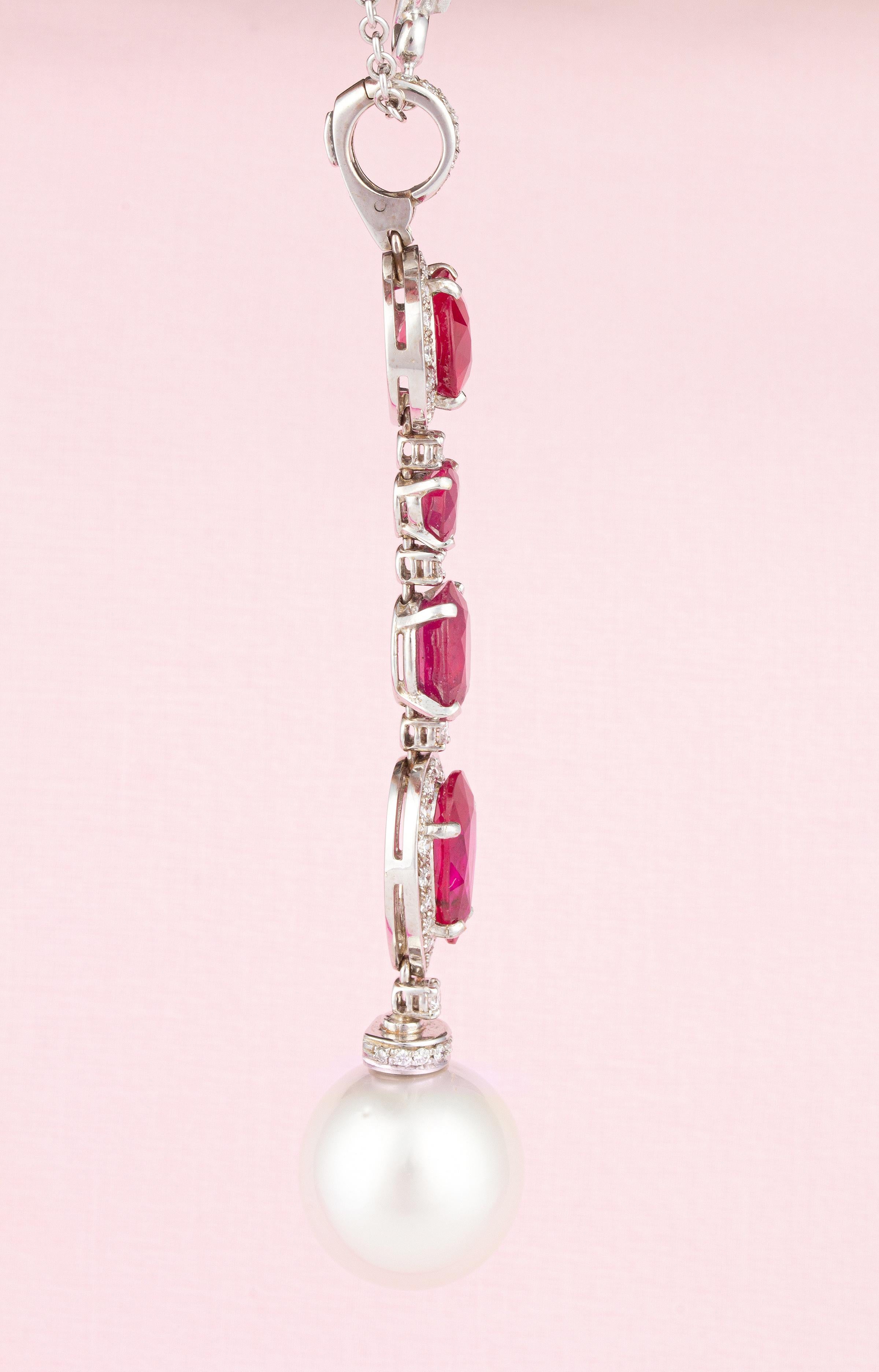 Ella Gafter Collier à pendentifs en perles avec diamants et rubis en vente 4