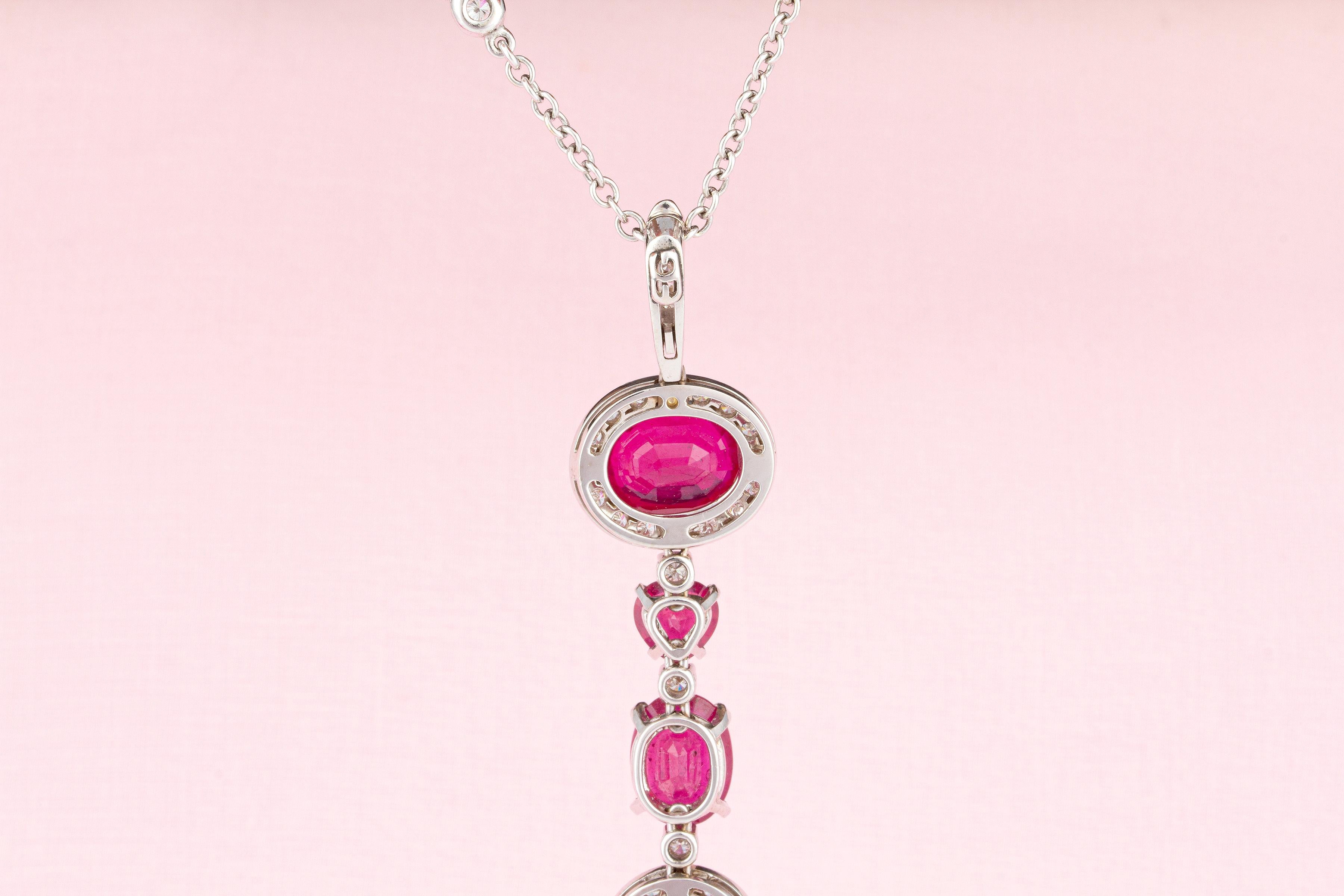 Ella Gafter Collier à pendentifs en perles avec diamants et rubis en vente 1