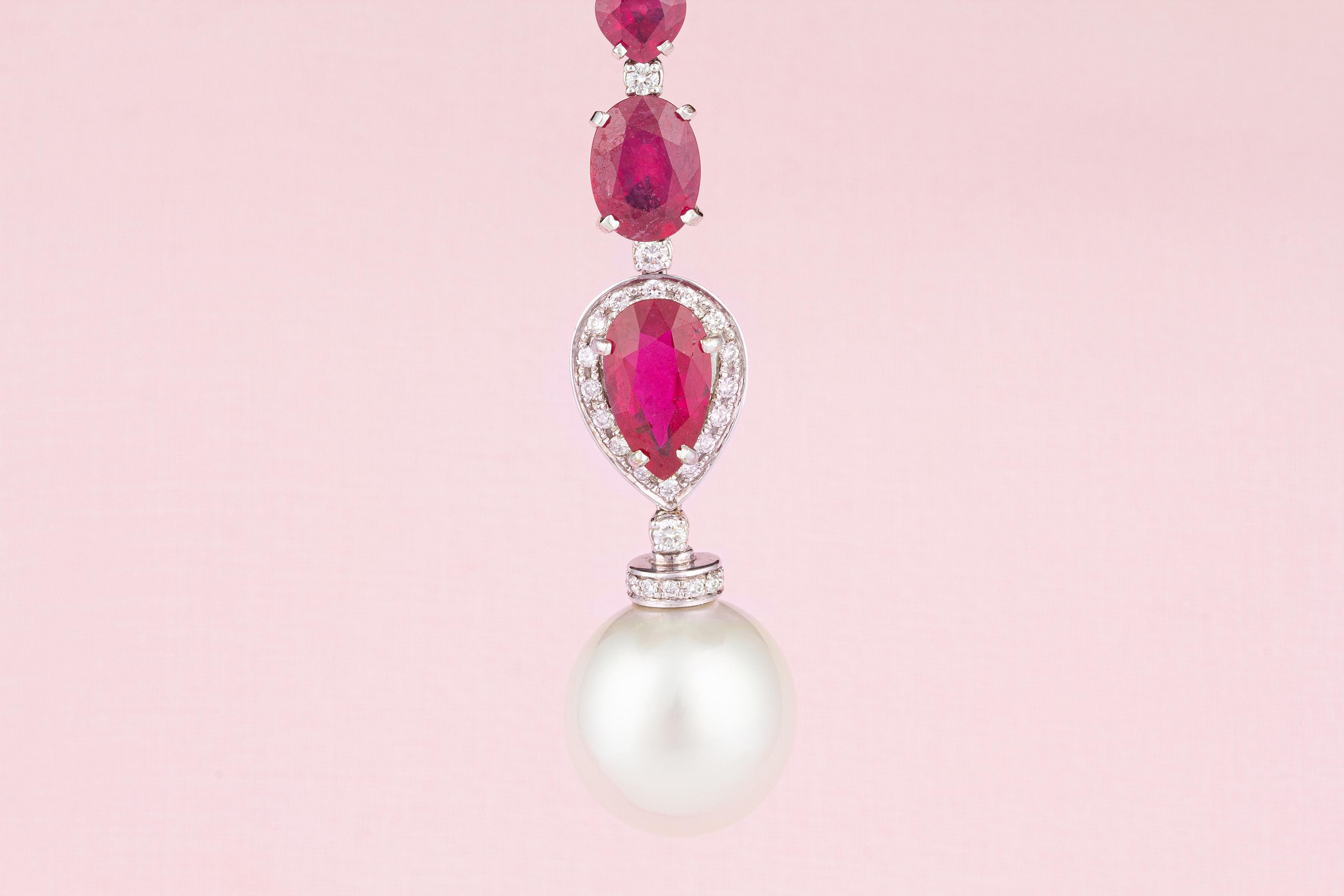 Ella Gafter Collier à pendentifs en perles avec diamants et rubis en vente 2