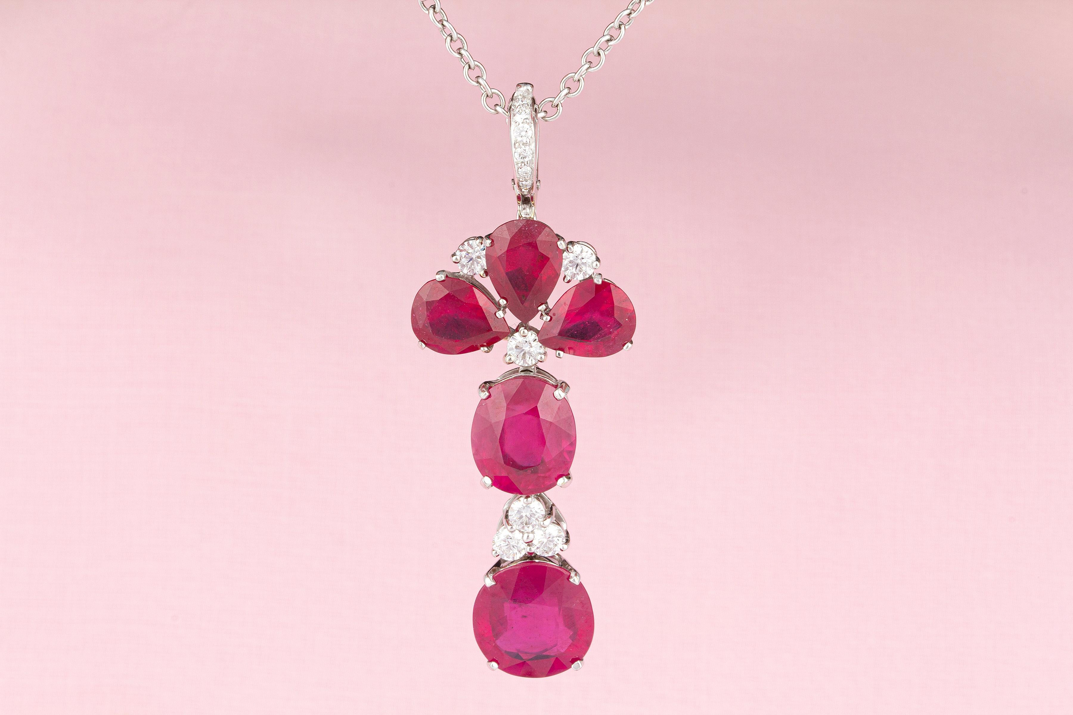 Collar colgante de rubíes y diamantes diseñado por Ella Gafter en Nuevo estado para la venta en New York, NY