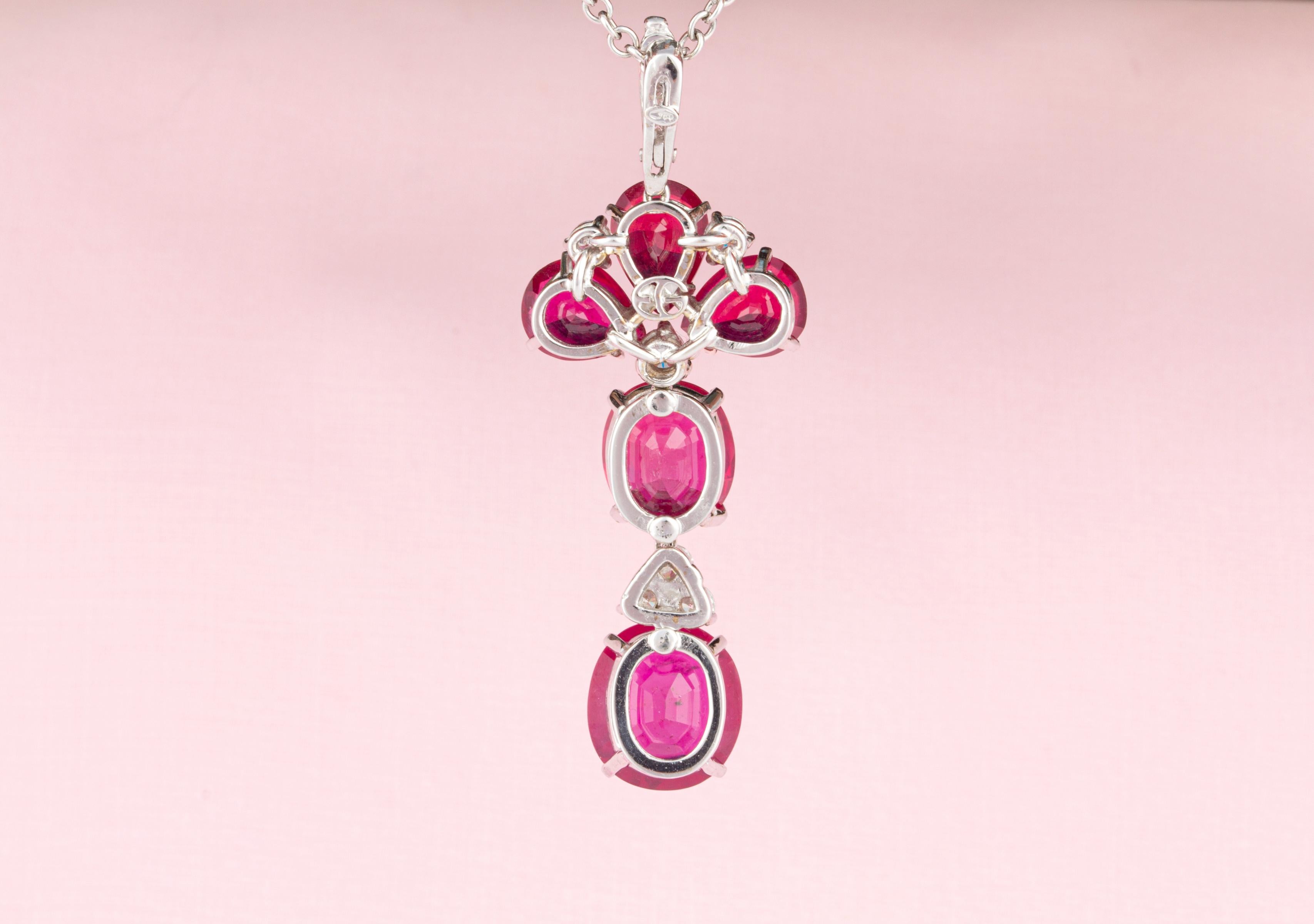 De las mujeres Collar colgante de rubíes y diamantes diseñado por Ella Gafter en venta