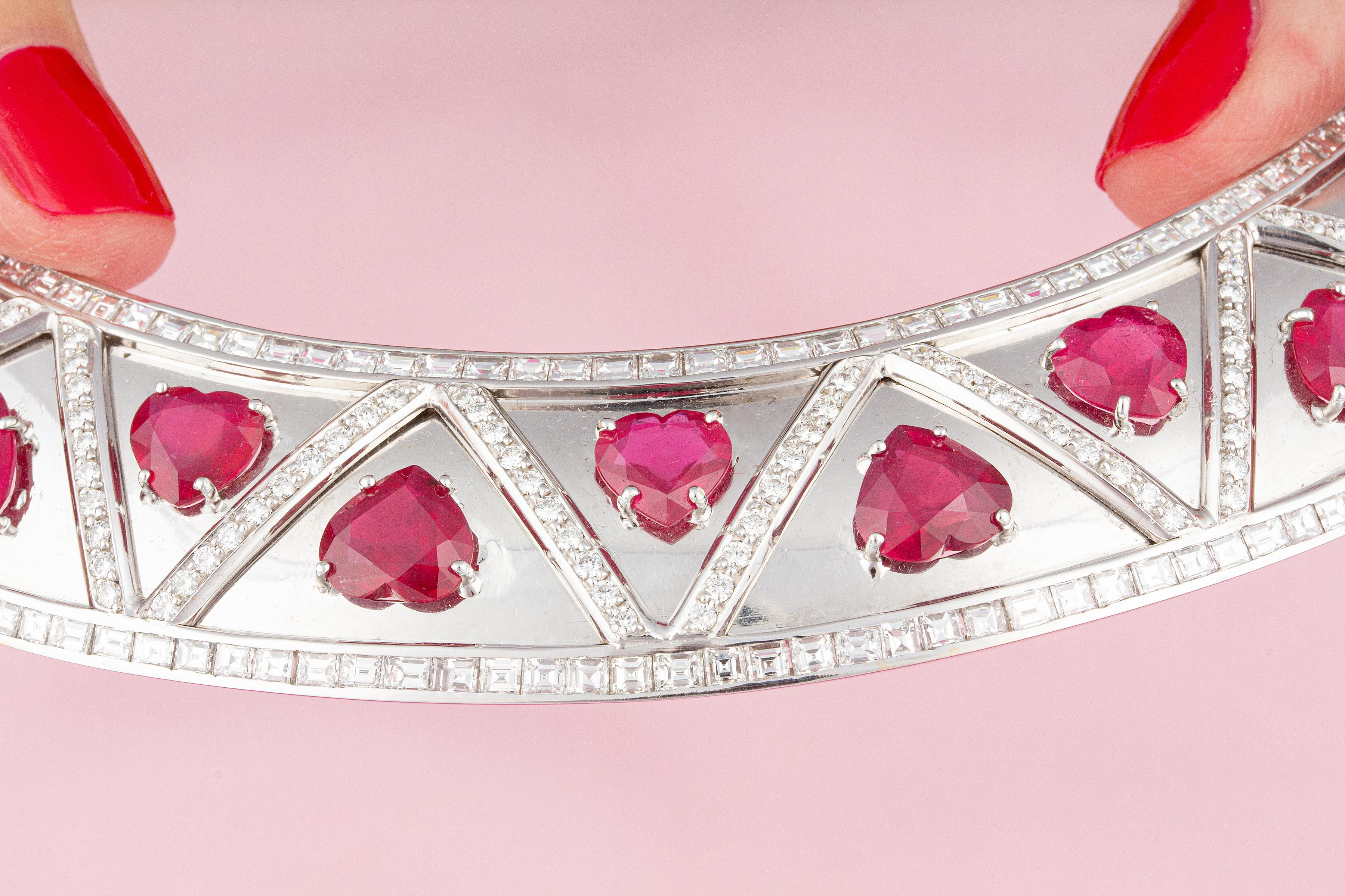 Set di collana e orecchini con diamanti e rubini a forma di cuore Design/One di Ella Gafter in vendita 1