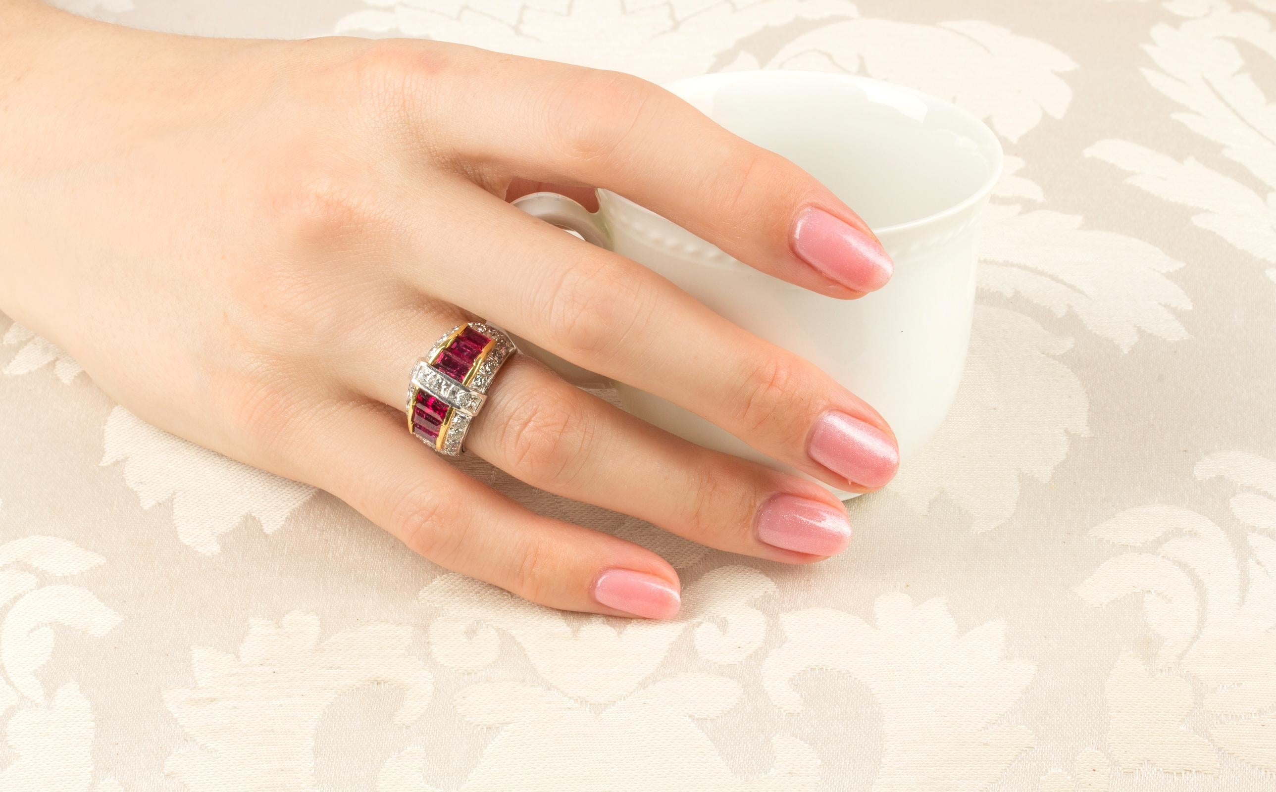 Rubin und Diamant Cocktail Gold Ring Design von Ella Gafter (Künstler*in) im Angebot