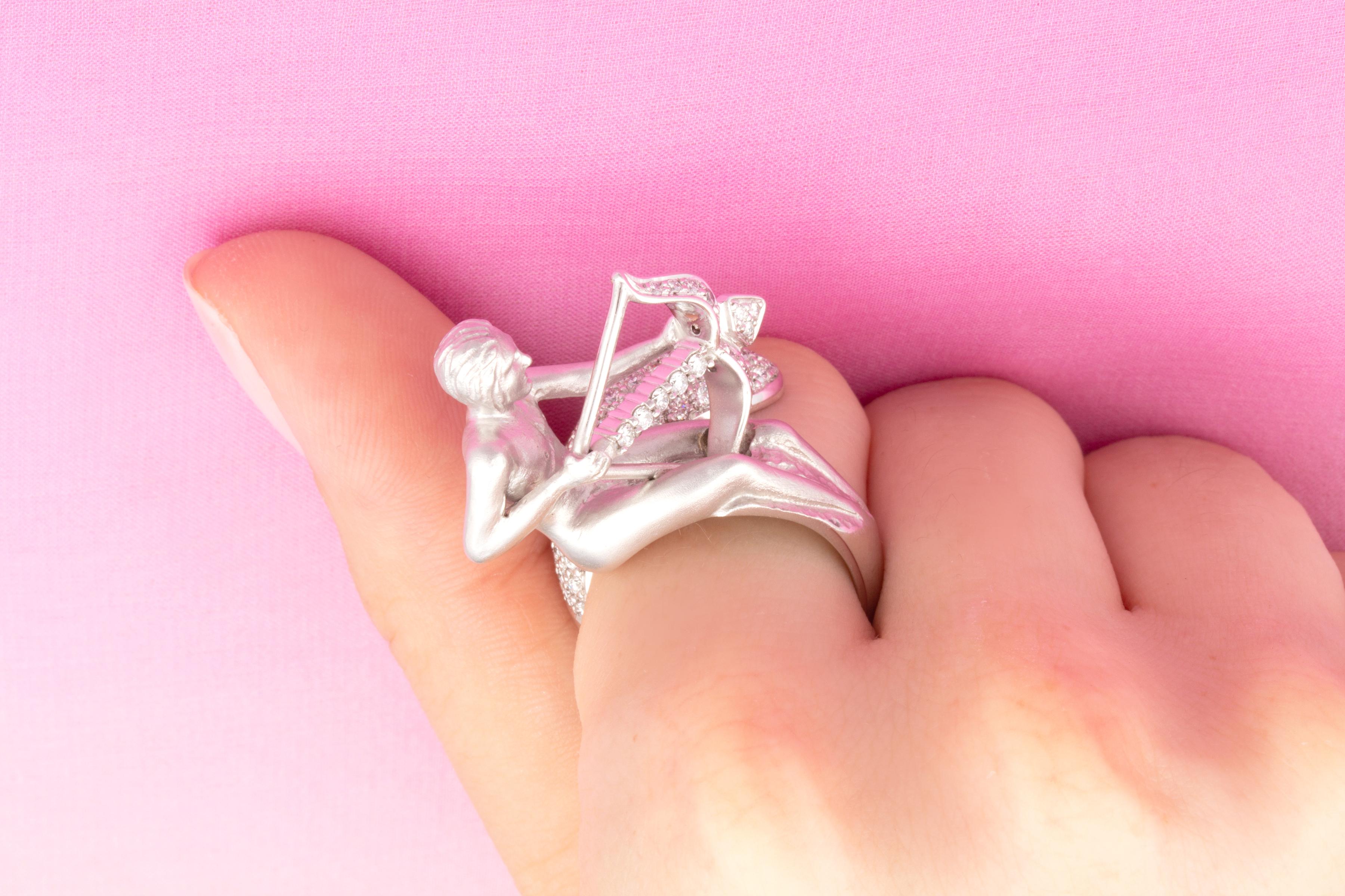 Sagittarius Zodiac Cocktailring mit Diamanten Design von Ella Gafter (Brillantschliff) im Angebot