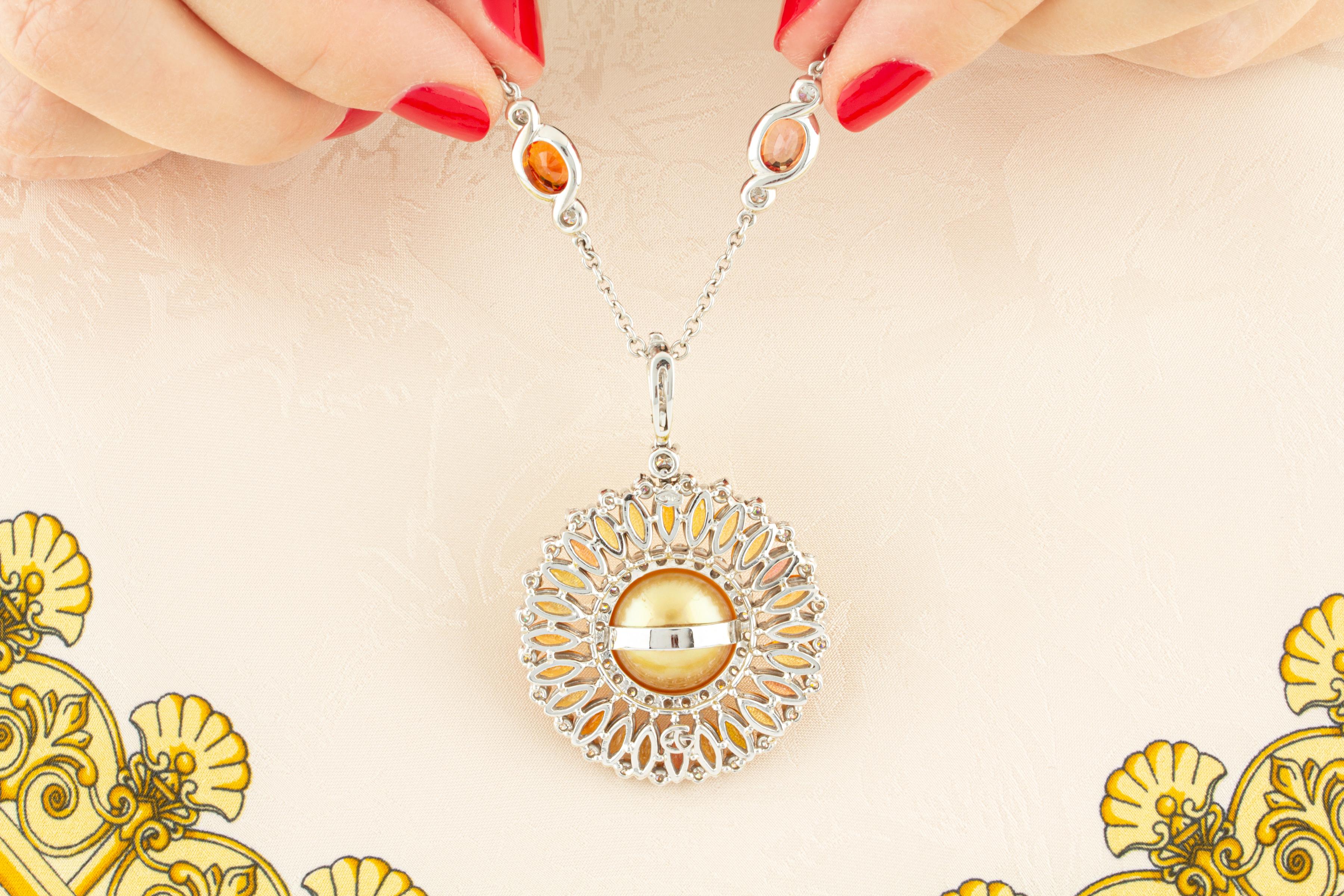 Taglio brillante Collana di diamanti e zaffiri Sunburst Design/One di Ella Gafter in vendita