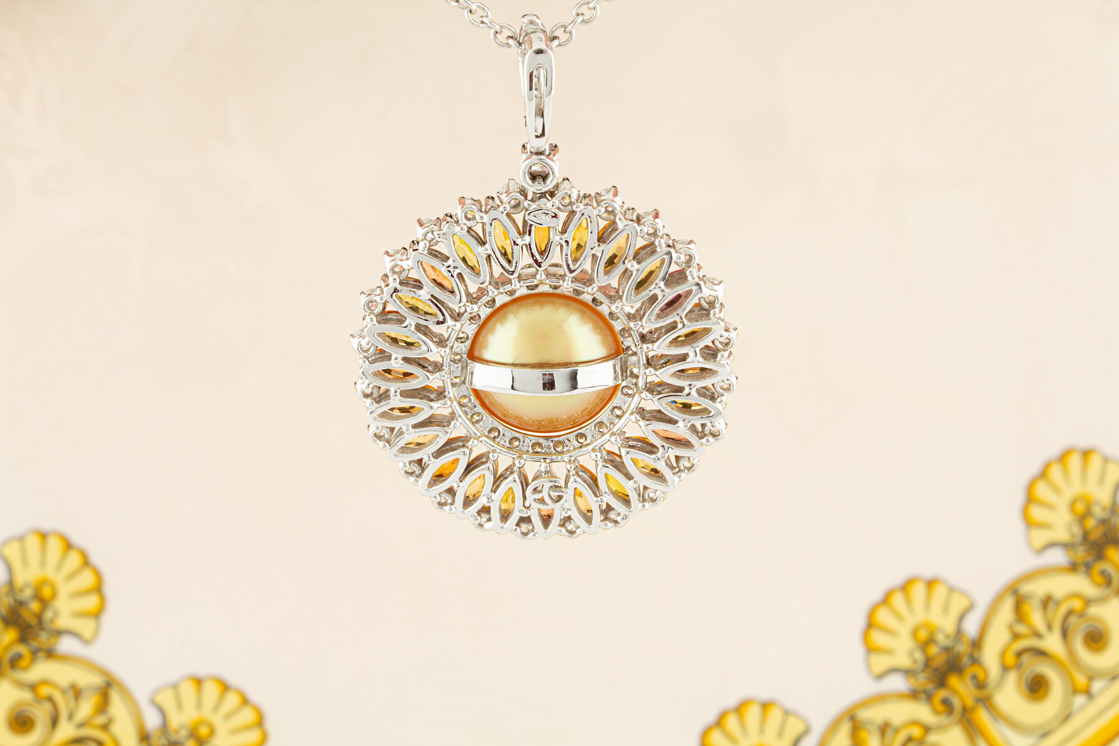 Collana di diamanti e zaffiri Sunburst Design/One di Ella Gafter In condizioni Nuovo in vendita a New York, NY