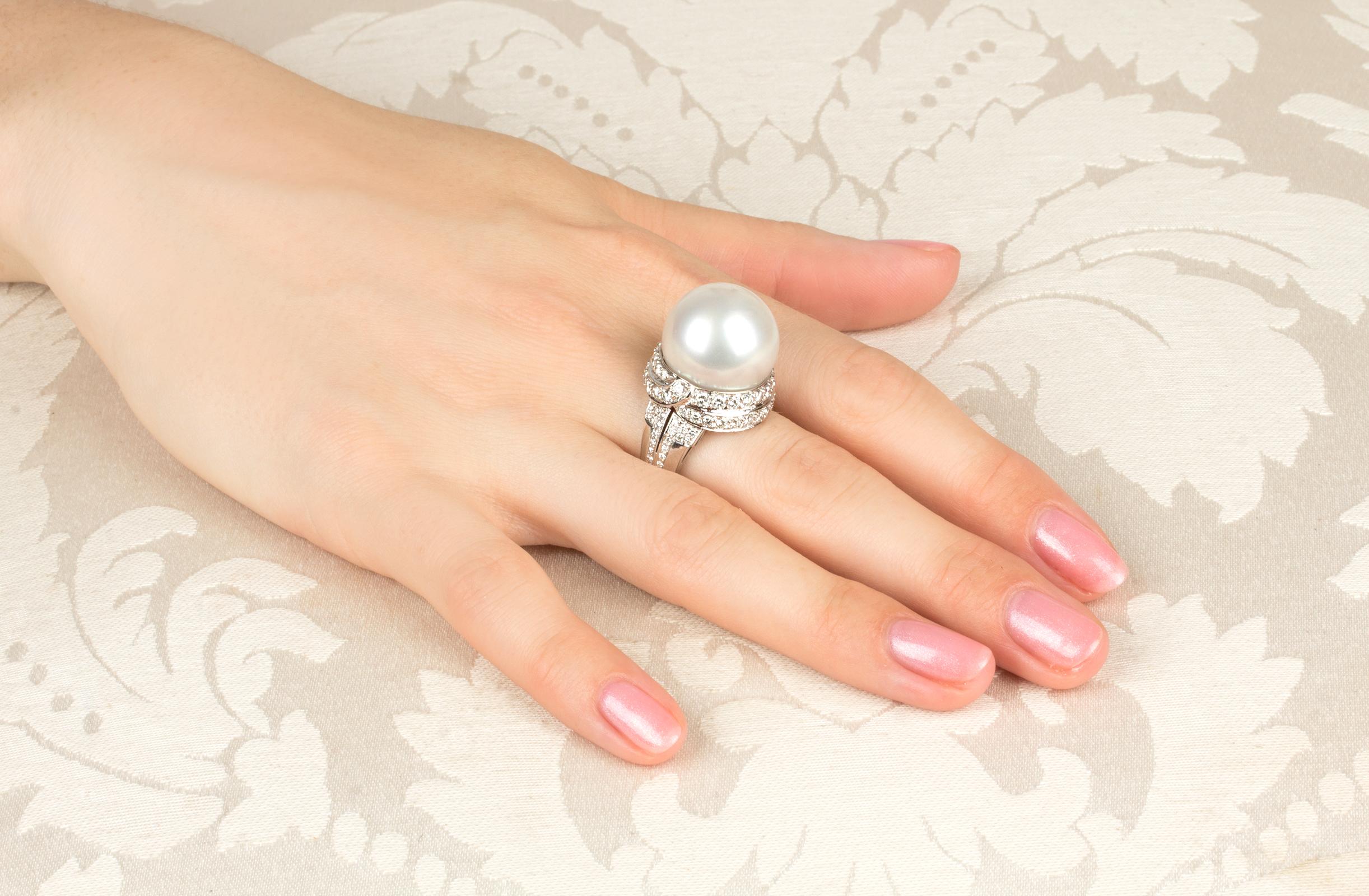 The South Sea pearl and diamond ring features an untreated pearl of 17.5mm diameter. The pearl displays a splendid nacre and its natural color and luster have not been enhanced in any way. It is perched on a double crown of round diamonds that