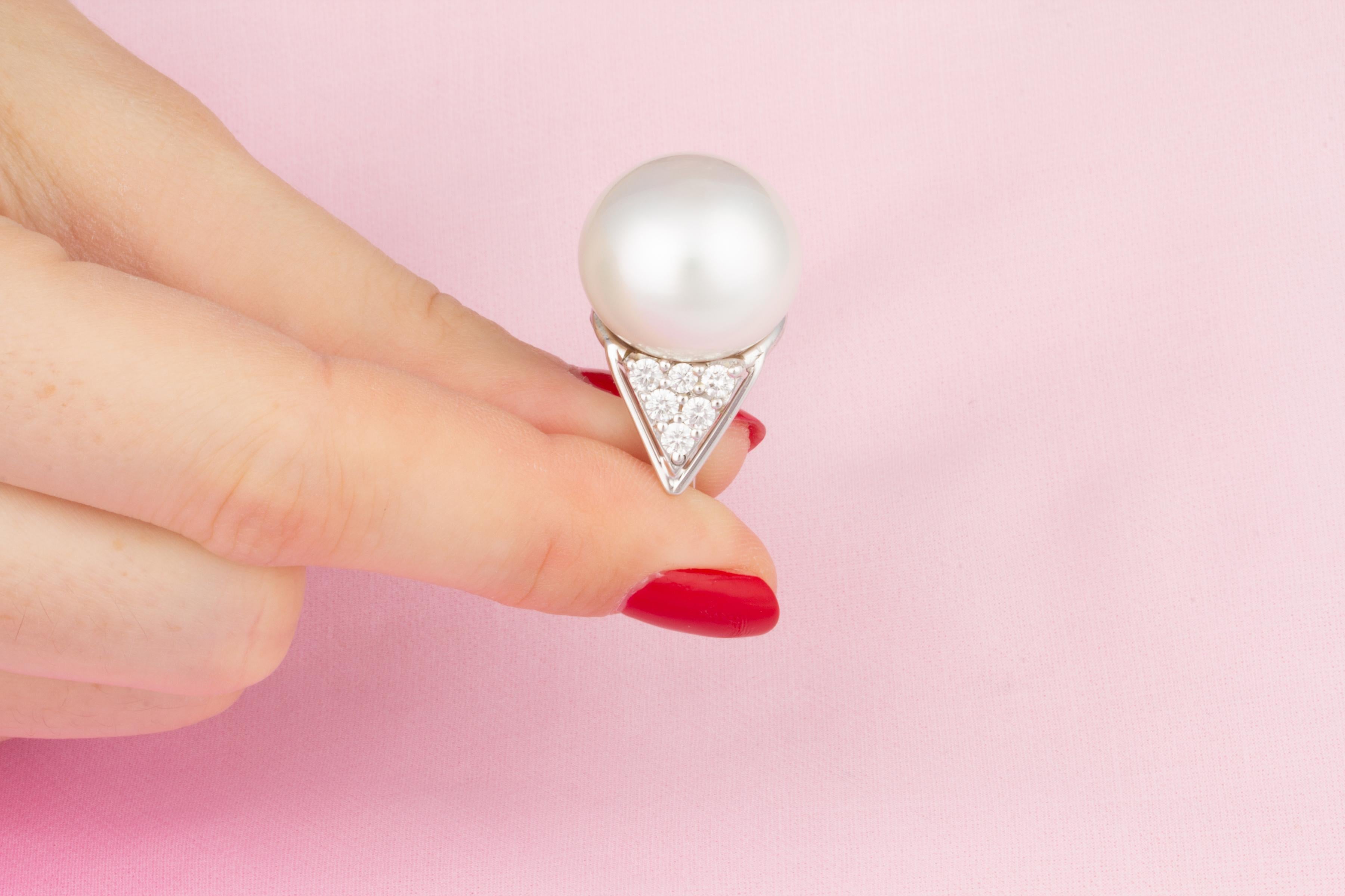Ella Gafter South Sea Pearl Diamond Cocktail Ring In New Condition In New York, NY