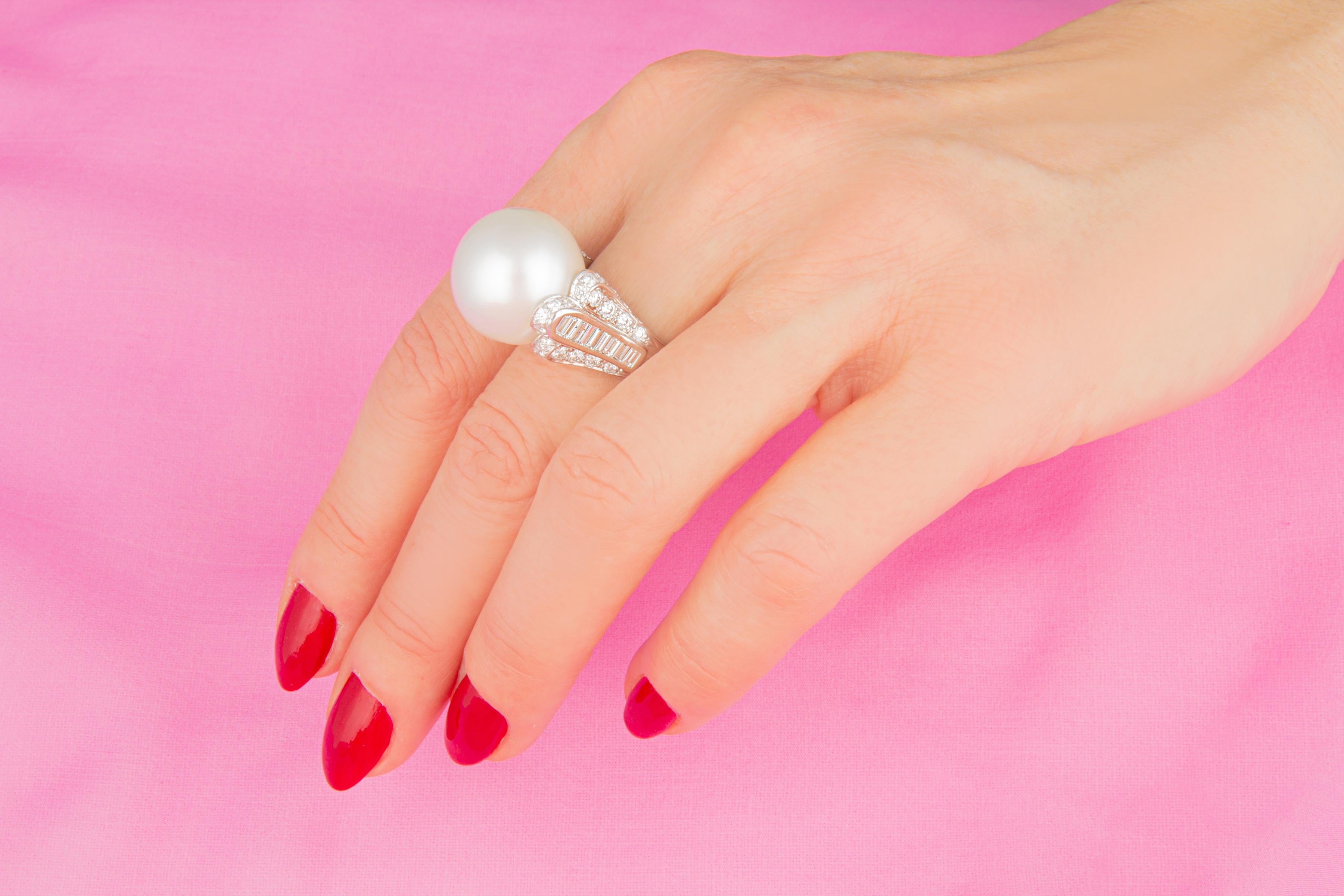 This pearl and diamond cocktail ring features a large South Sea pearl of 18mm diameter. The pearl is untreated. It displays a fine nacre and its natural color and luster have not been enhanced in any way. The pearl is highly exposed in an elegant