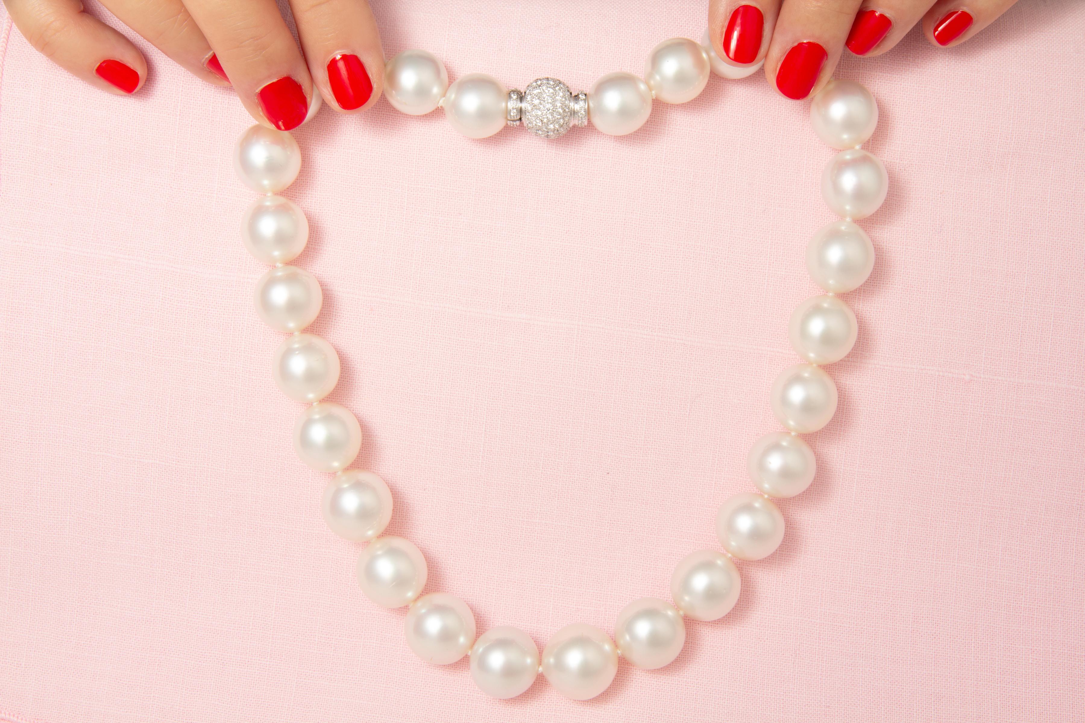 thick choker necklace