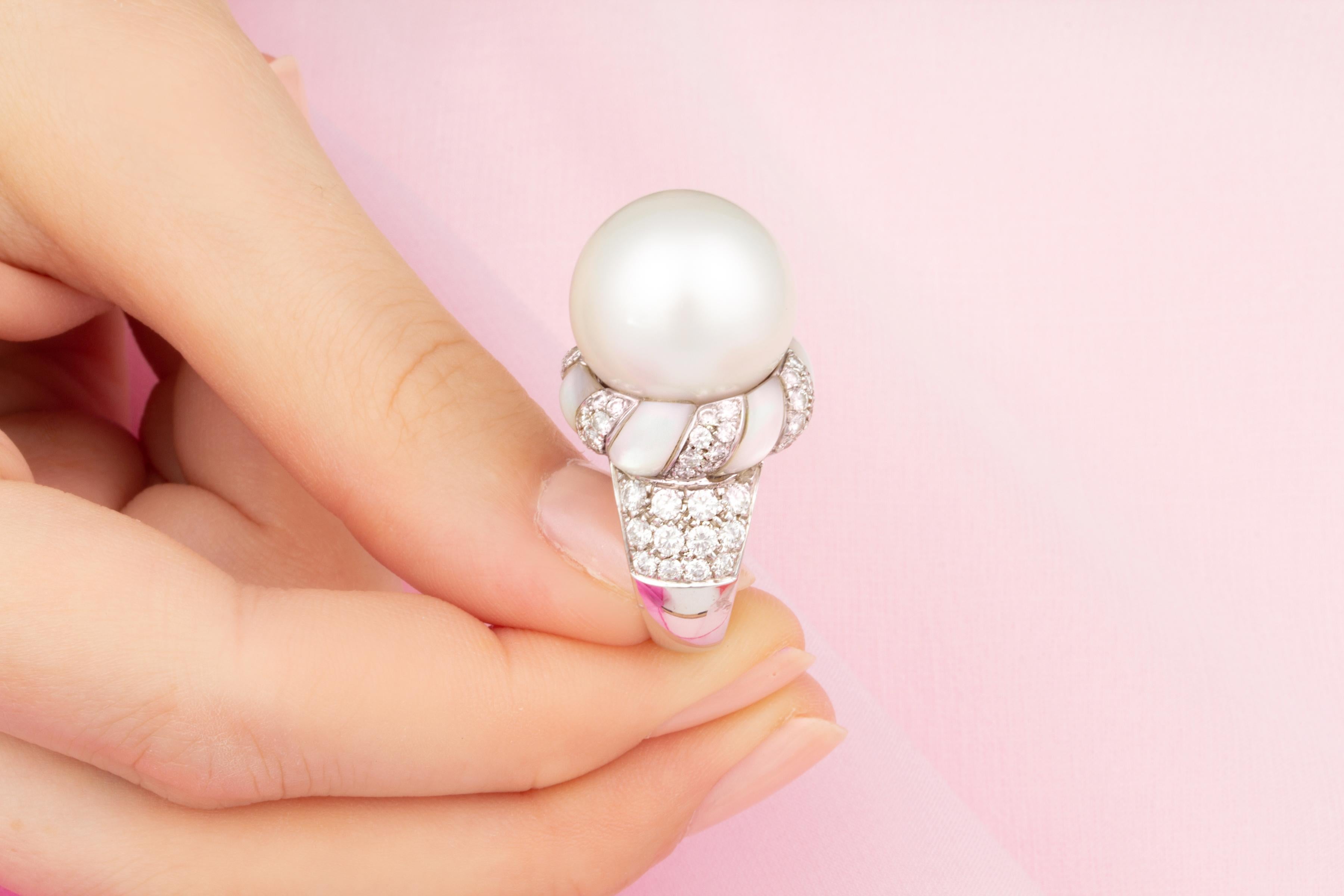 South Sea Pearl And Diamond Cocktail Ring Déco Design by Ella Gafter For Sale 1