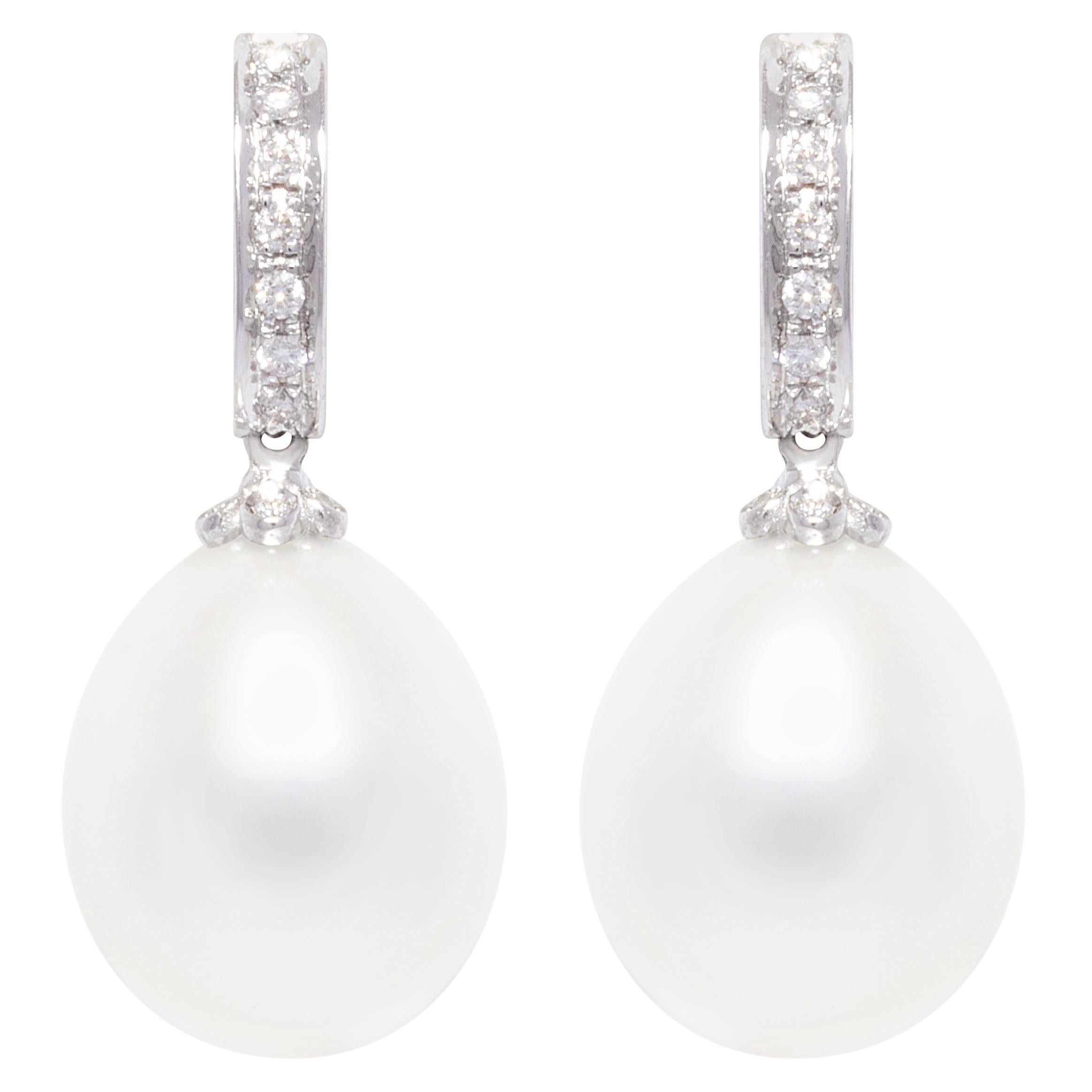 Ella Gafter Boucles d'oreilles pendantes avec perles des mers du Sud et diamants en vente
