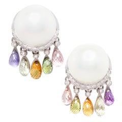 Pendientes de clip con perla del mar del Sur, zafiro y diamante, diseñados por Ella Gafter