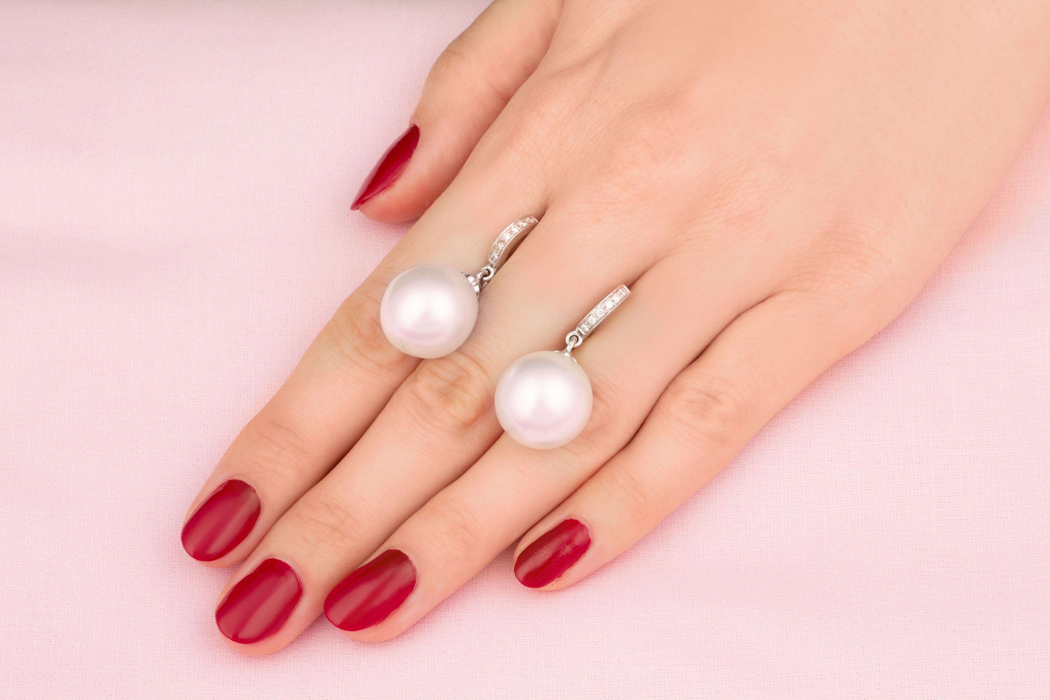 Orecchini a goccia con perle dei mari del sud da 16 mm Design/One con diamanti di Ella Gafter In condizioni Nuovo in vendita a New York, NY