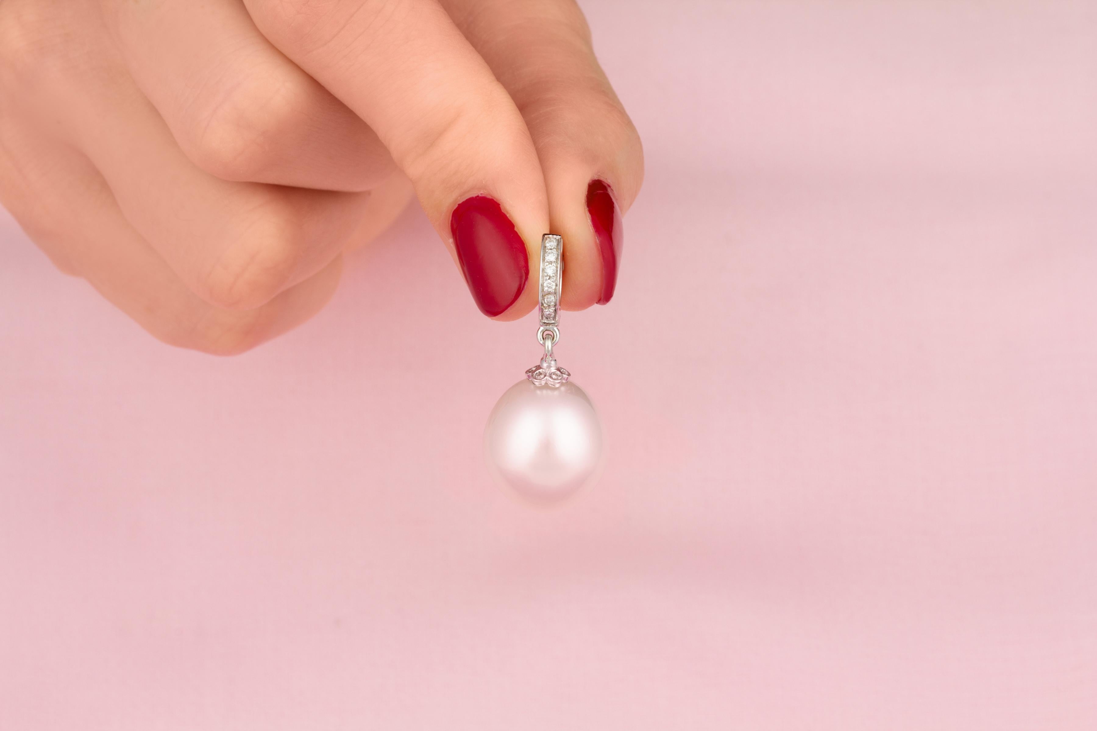 Donna Orecchini a goccia con perle dei mari del sud da 16 mm Design/One con diamanti di Ella Gafter in vendita