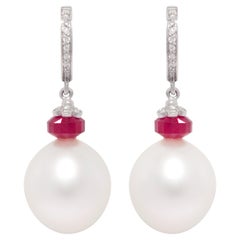 Orecchini a goccia con perla e diamante da 15,5 mm con design a cerchio di Ella Gafter