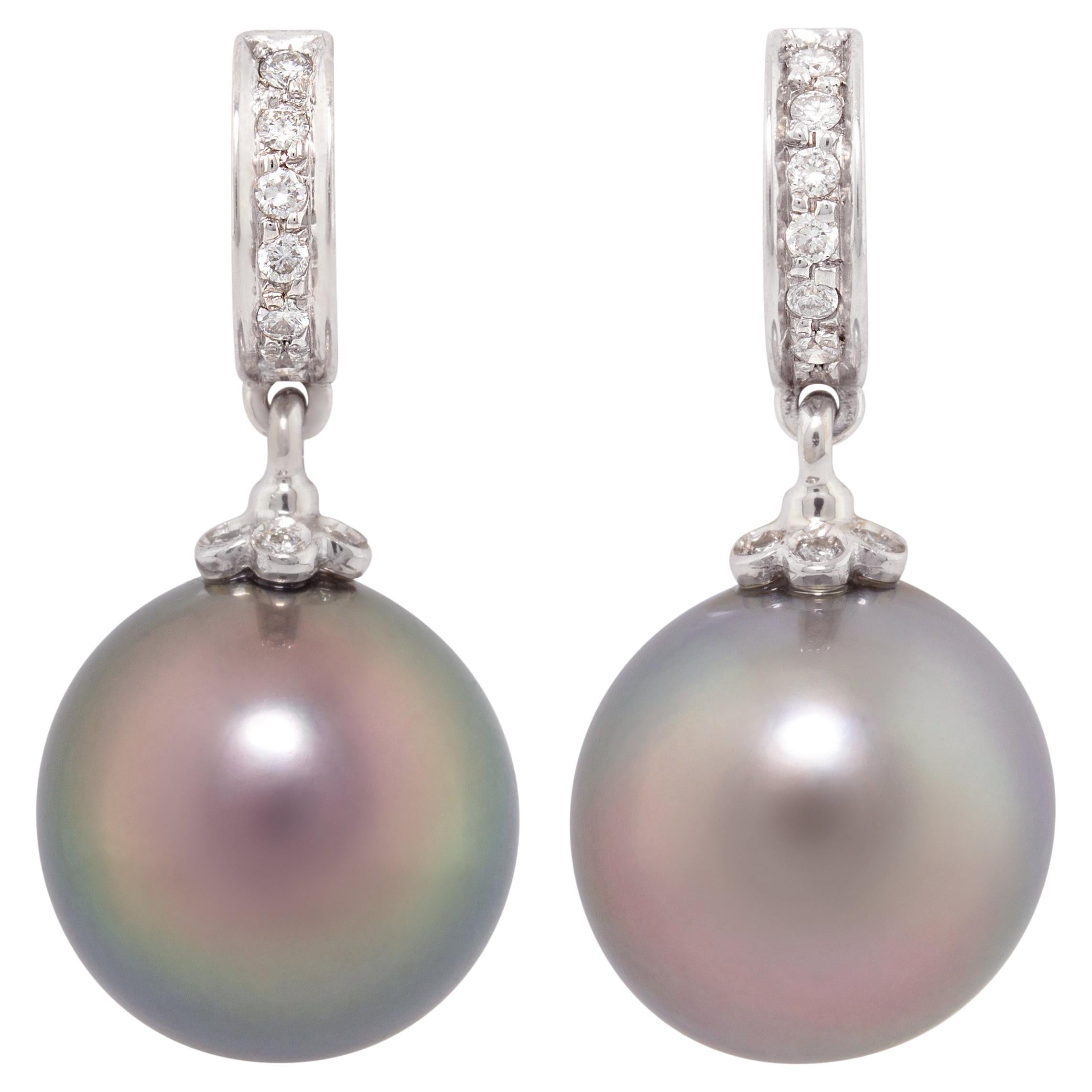 Ella Gafter - Boucles d'oreilles pendantes avec perles noires de Tahiti et diamants en vente