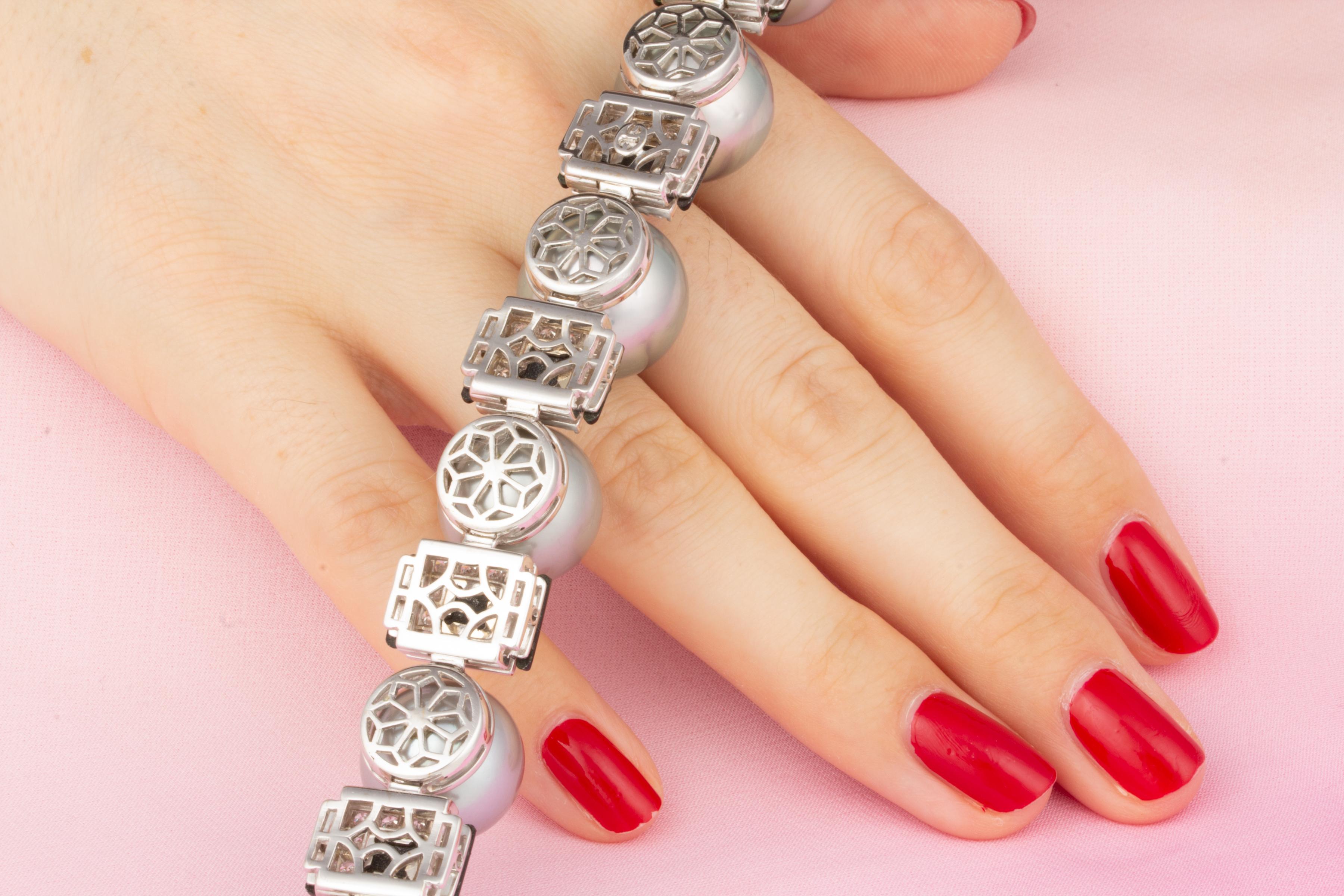 Taglio brillante Bracciale con perle di Tahiti e diamanti Art Déco Design/One di Ella Gafter in vendita