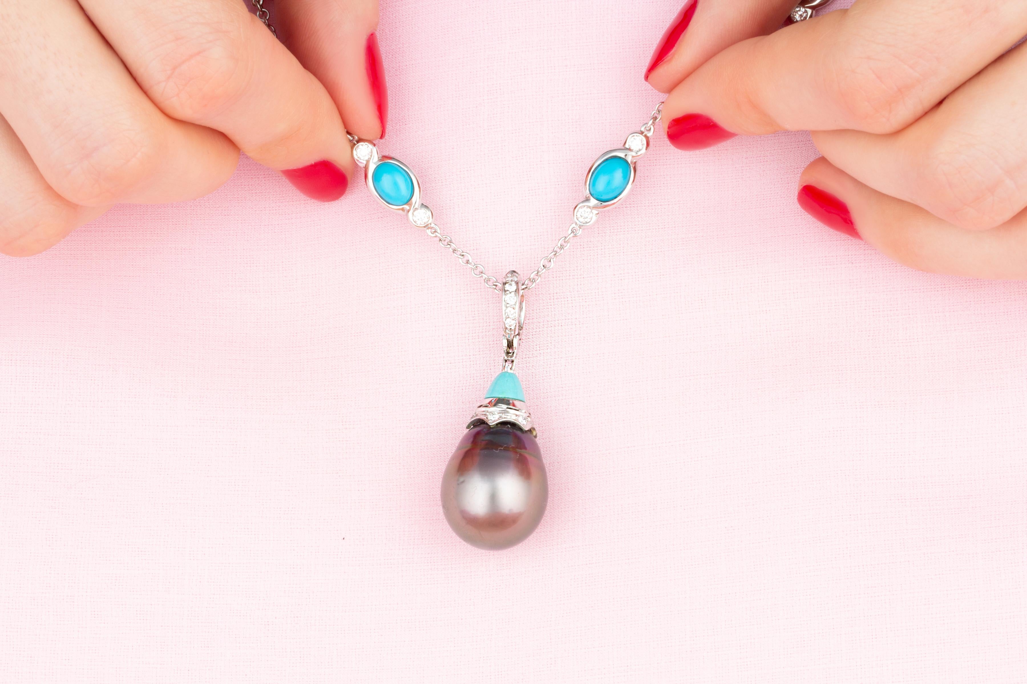 Contemporain Ella Gafter, collier à pendentif en perles de Tahiti, diamants et turquoises en vente