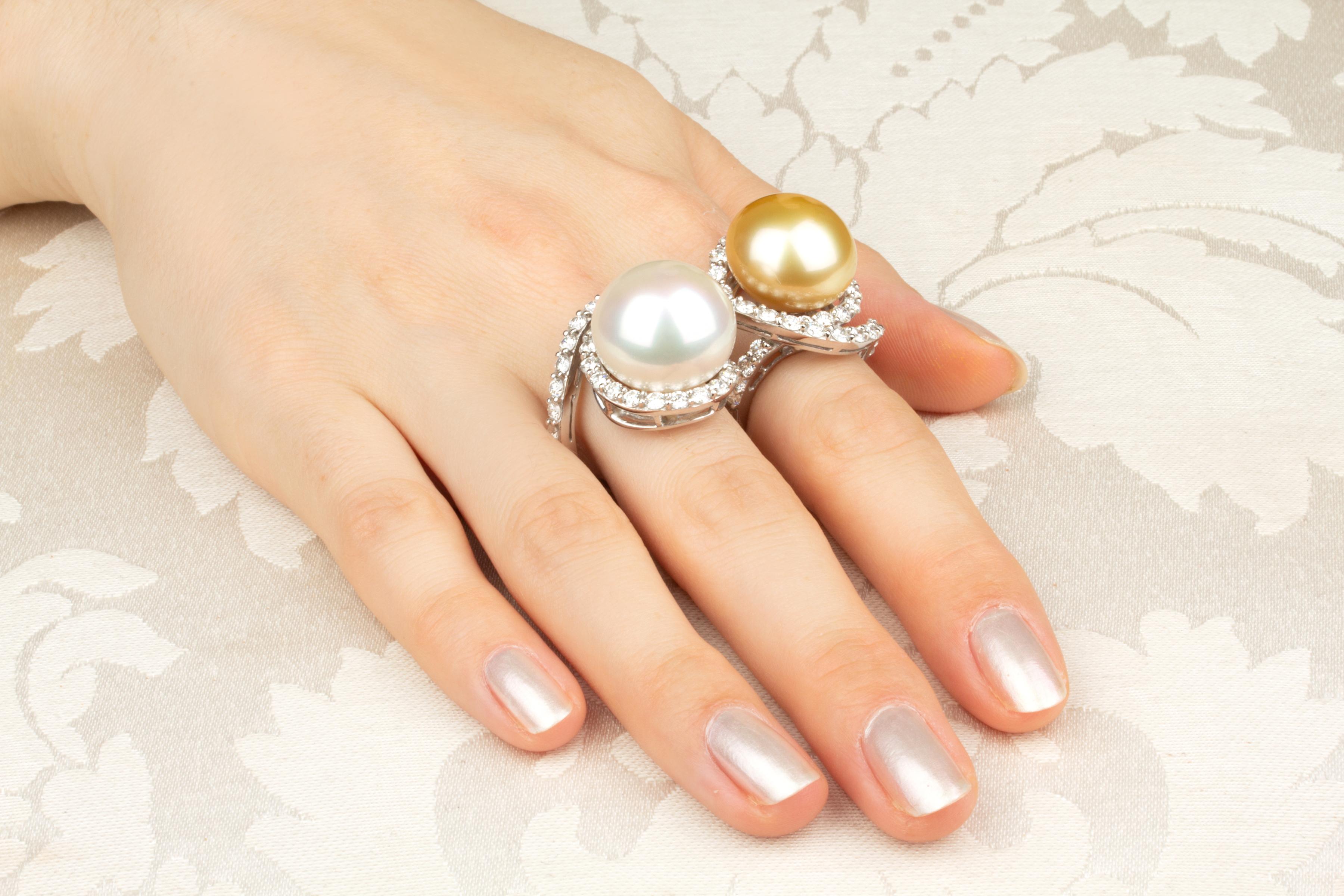 Ella Gafter Ring mit zwei Fingern und Diamanten (Brillantschliff) im Angebot