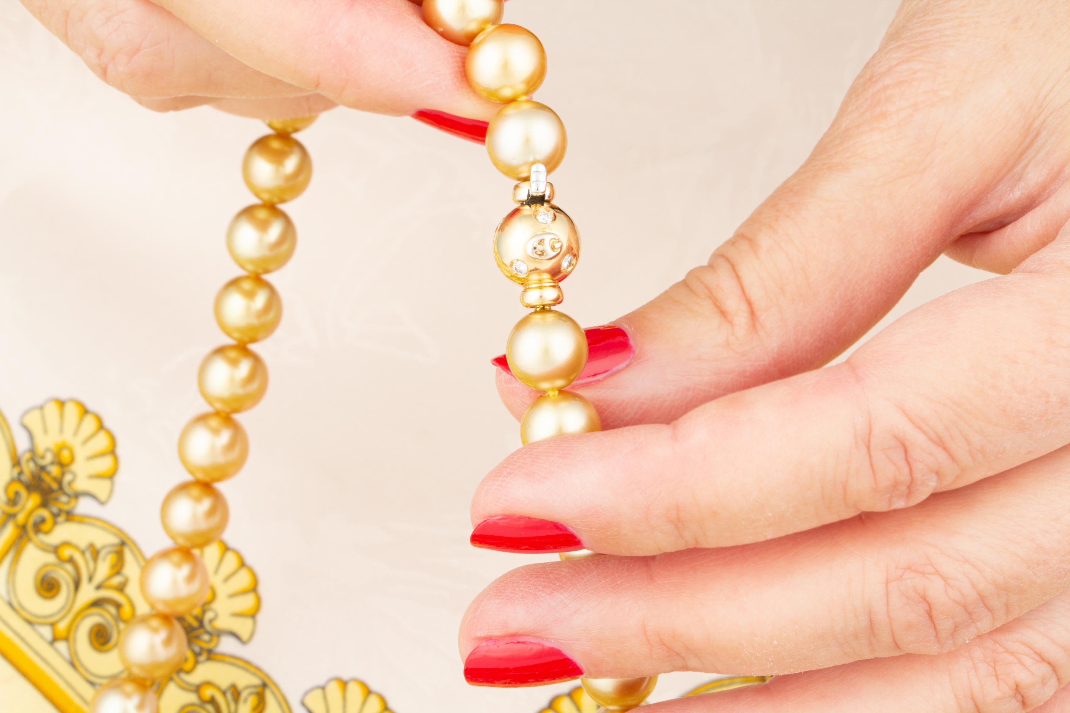 Ella Gafter Sehr langes Set aus weißen und goldenen Perlen-Halskette im Angebot 4