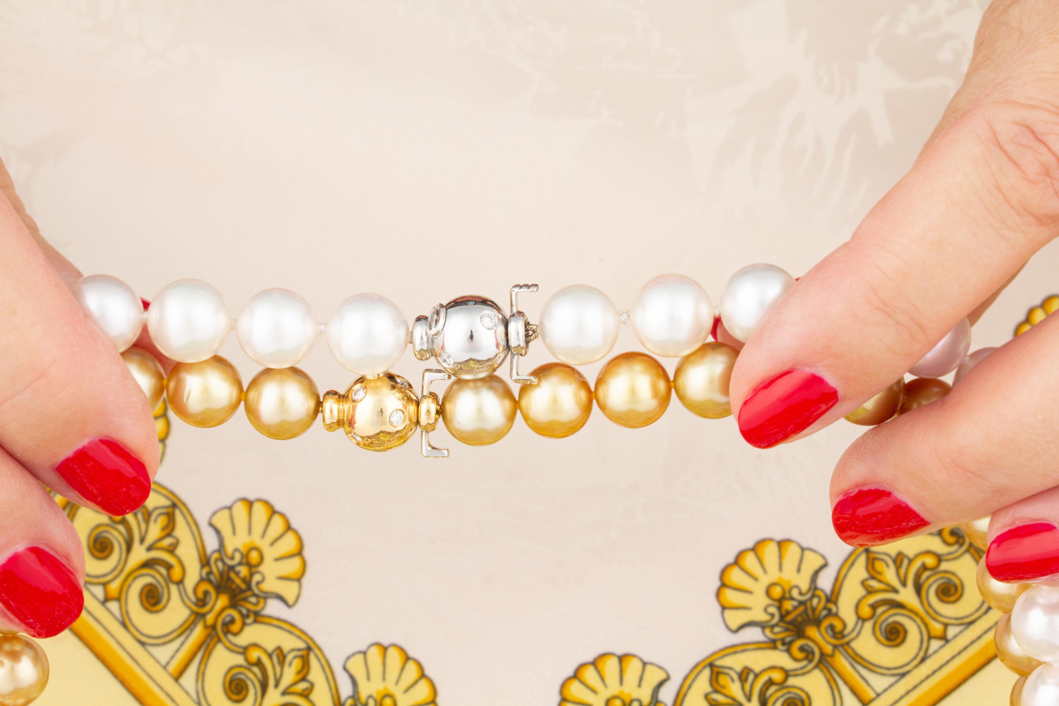 Ella Gafter Sehr langes Set aus weißen und goldenen Perlen-Halskette (Künstler*in) im Angebot