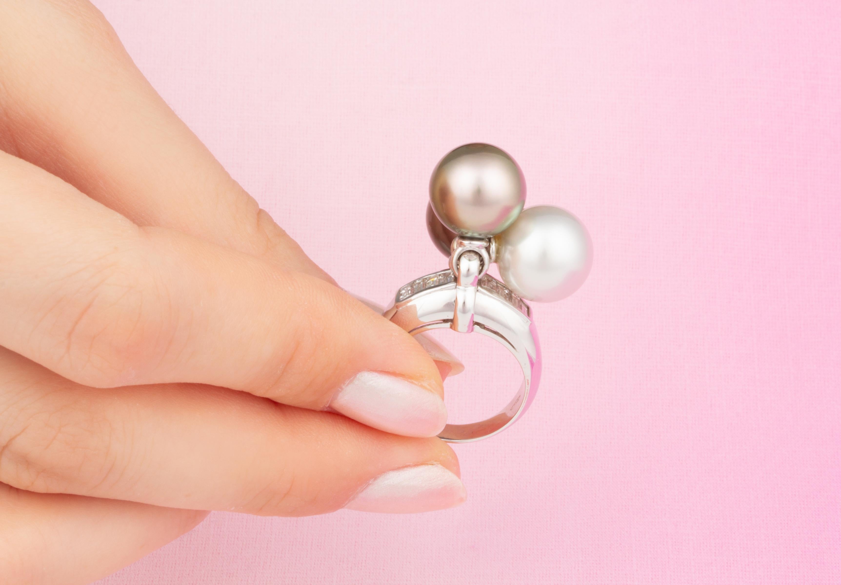 Anello con perle bianche e nere e diamanti di Ella Gafter in vendita 1
