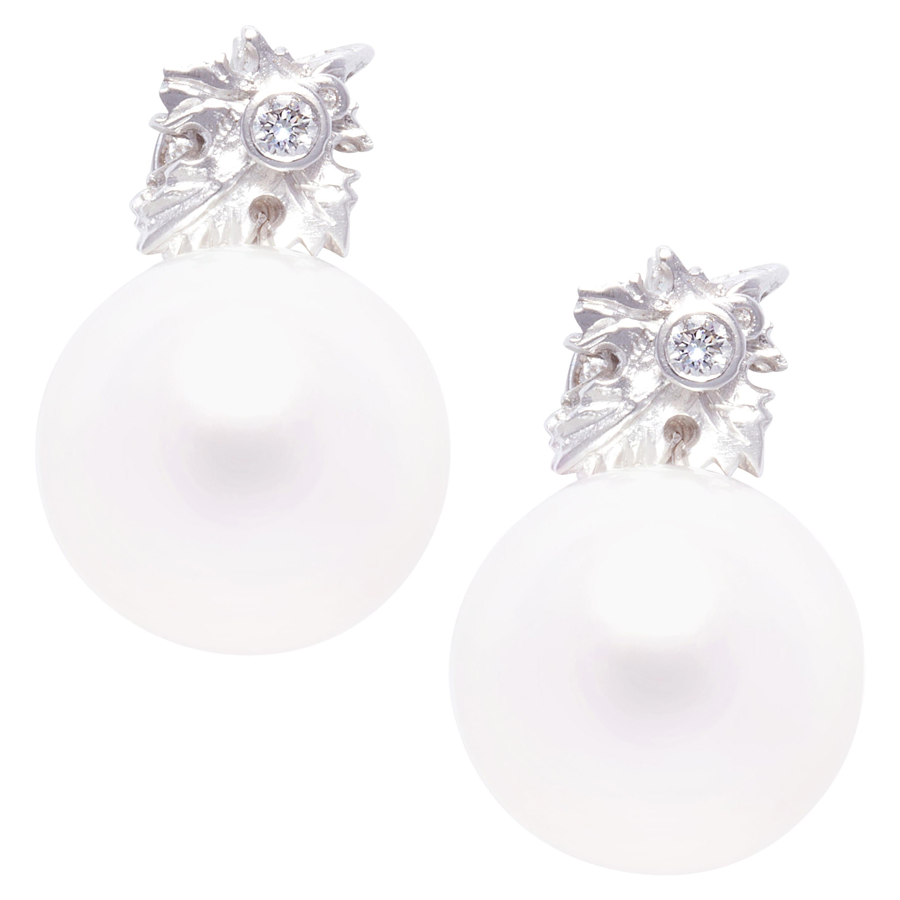 Ella Gafter Boucles d'oreilles à clip en perles des mers du Sud de 15 mm et diamants en vente