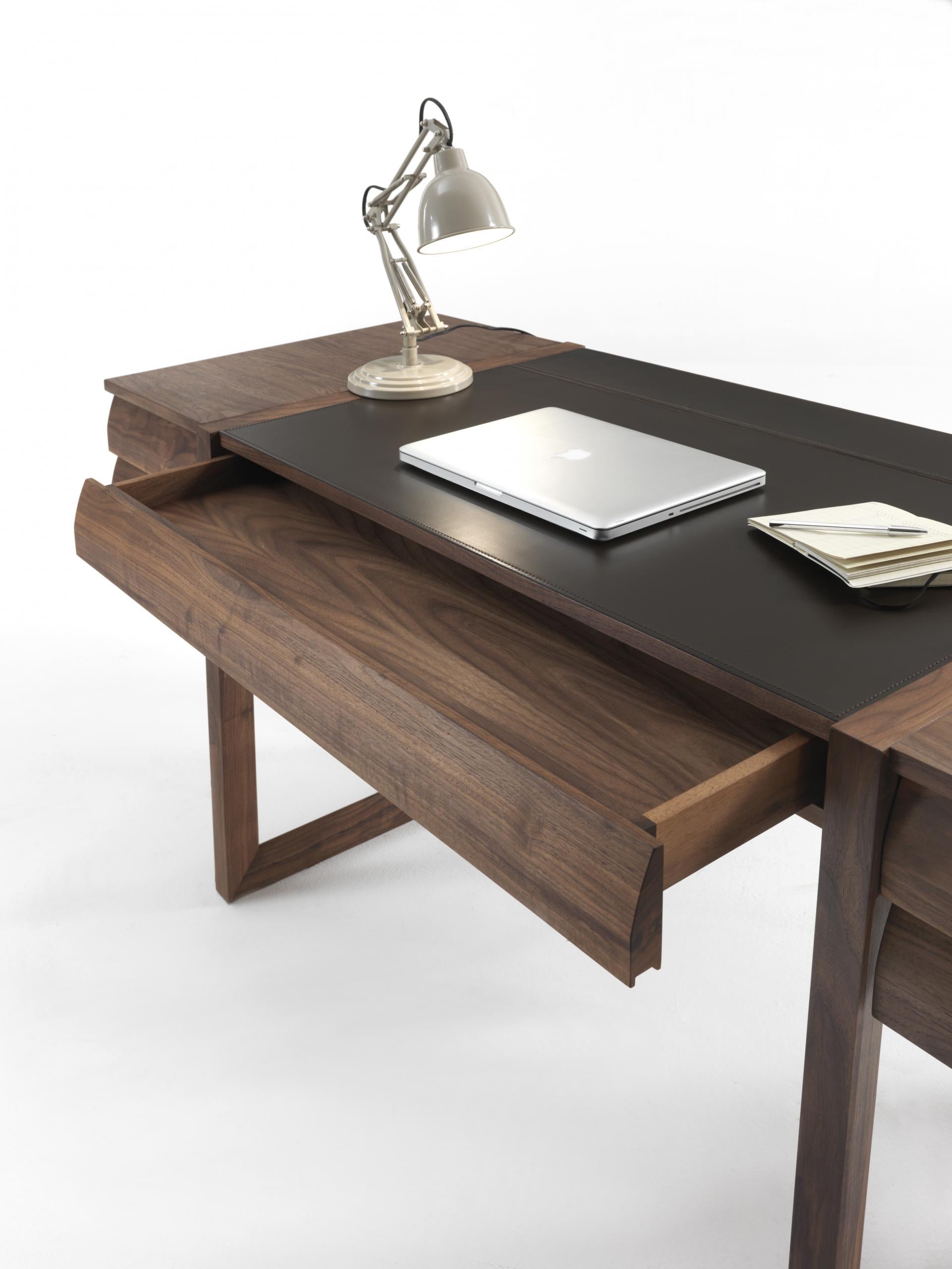 Escritorio de madera Elle Ecrit, diseñado por Jamie Durie, Made in Italy en Nuevo estado para la venta en Beverly Hills, CA