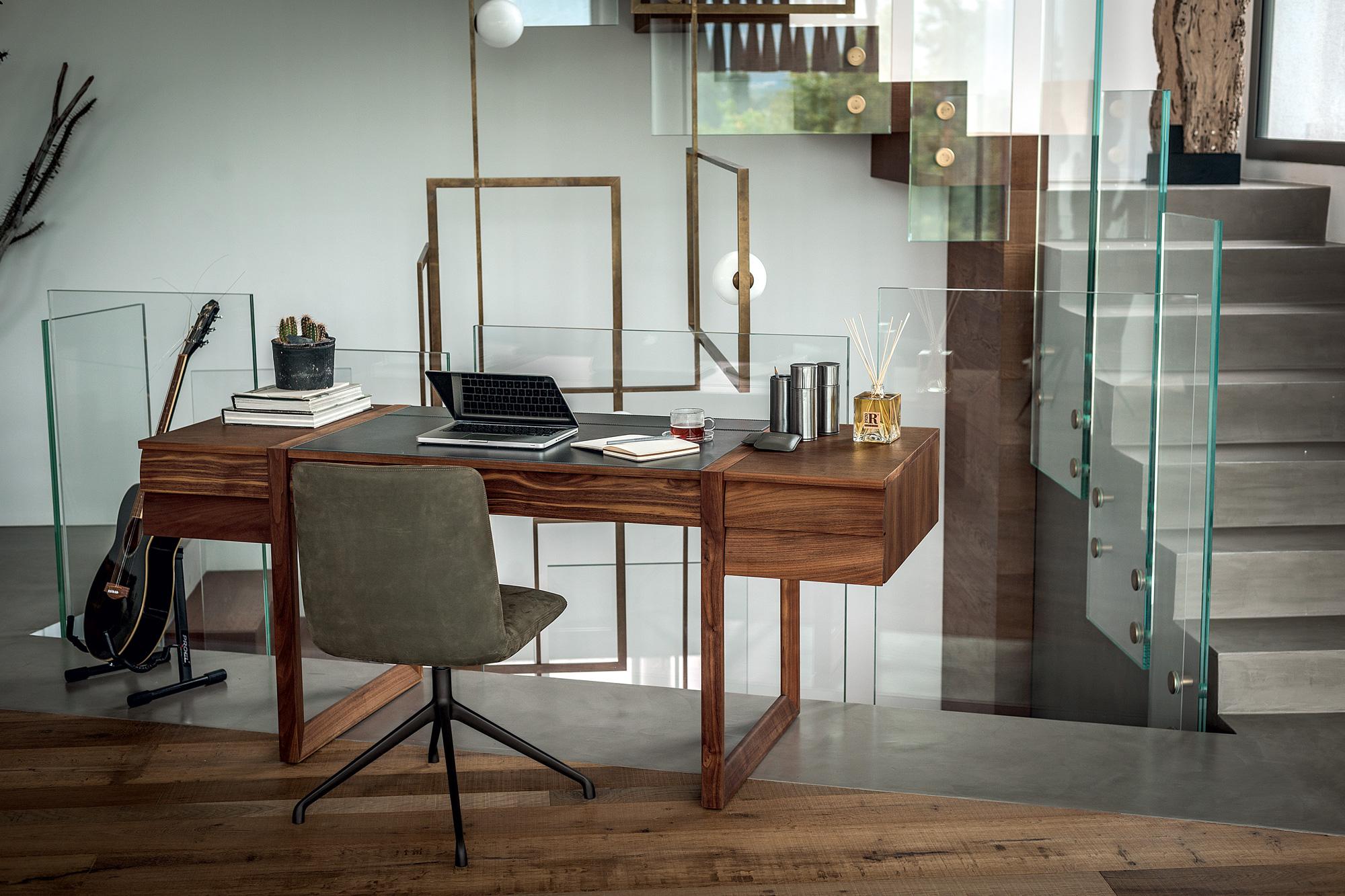 Escritorio de madera Elle Ecrit, diseñado por Jamie Durie, Made in Italy Madera en venta