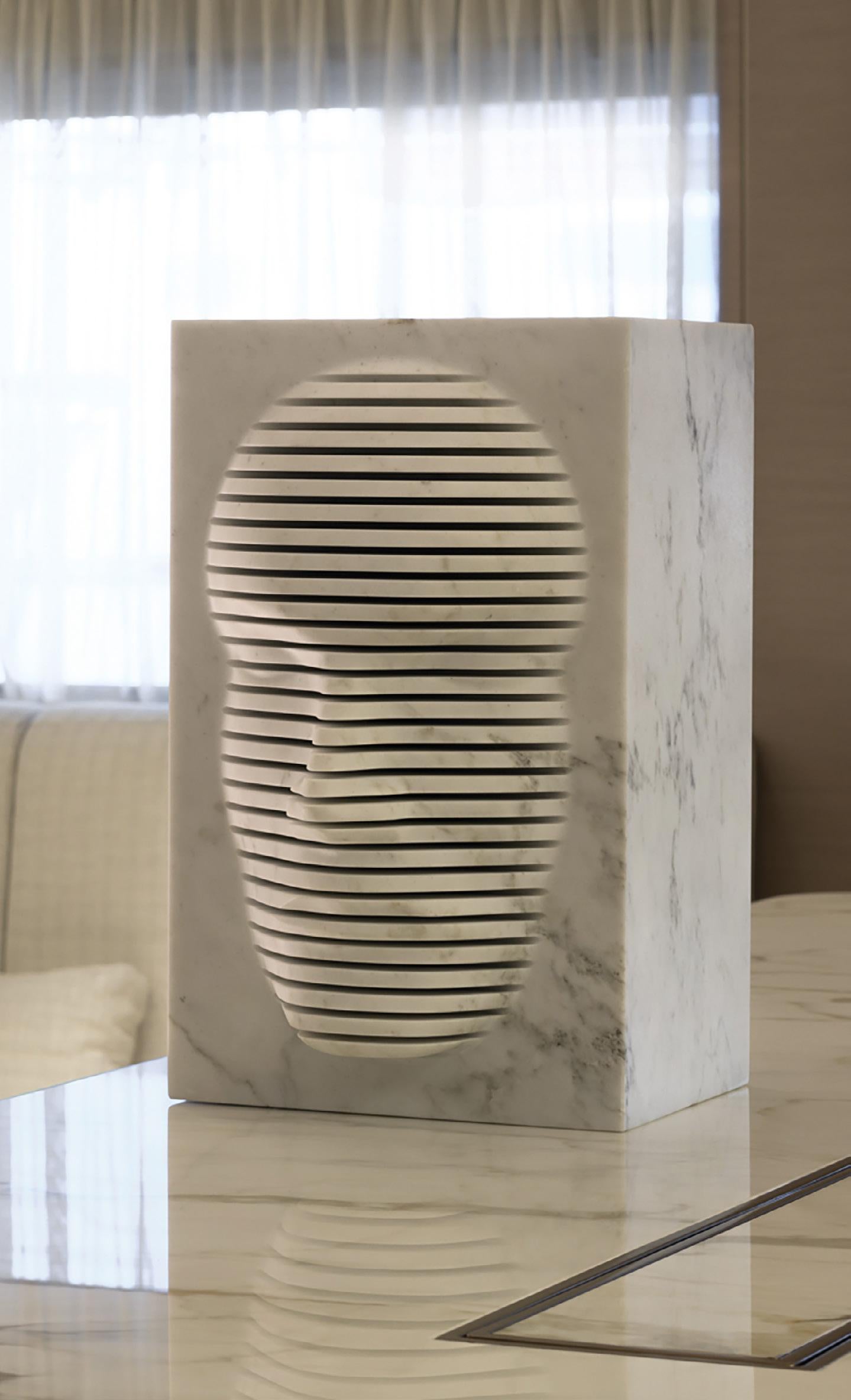 Sculpture Elle et Lui de Kreoo 
Conçu par Enrico Gobbi
Dimensions : 39,5 x 25 x 40 cm : D 39,5 x L 25 x H 40 cm.
MATERIAL : Marbre Bianco Carrara.

Disponible en différentes options de marbre. Veuillez nous contacter.

Cette sculpture représente le