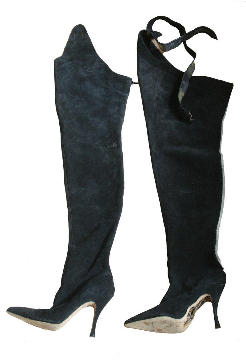 Elle Macpherson Manolo Blahnik Suede Boots In Distressed Condition For Sale In Jersey, GB