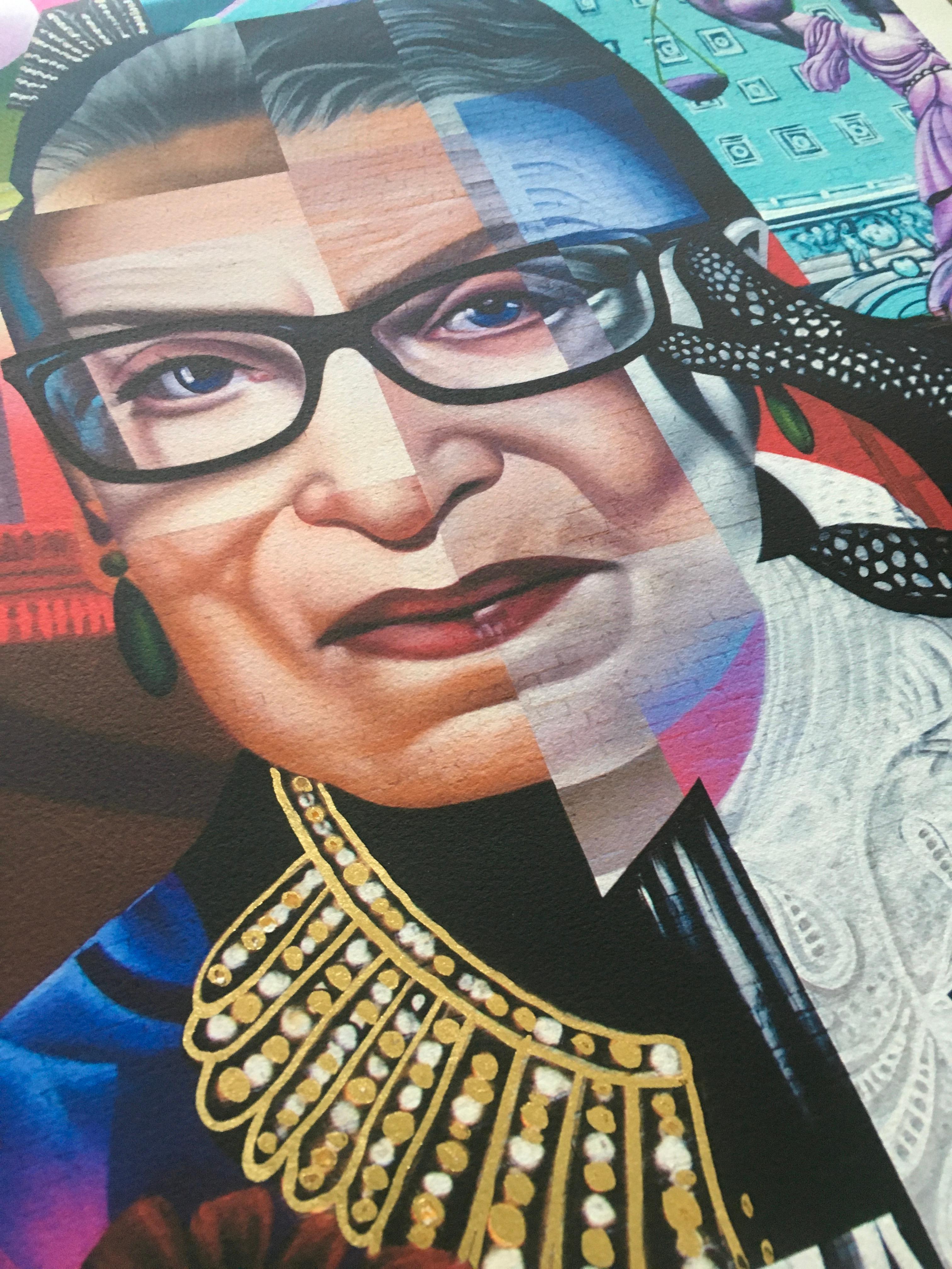 RBG, 2021, édition limitée, embellie à la main de feuilles d'or, signée à la main, COA - Art urbain Print par ELLE