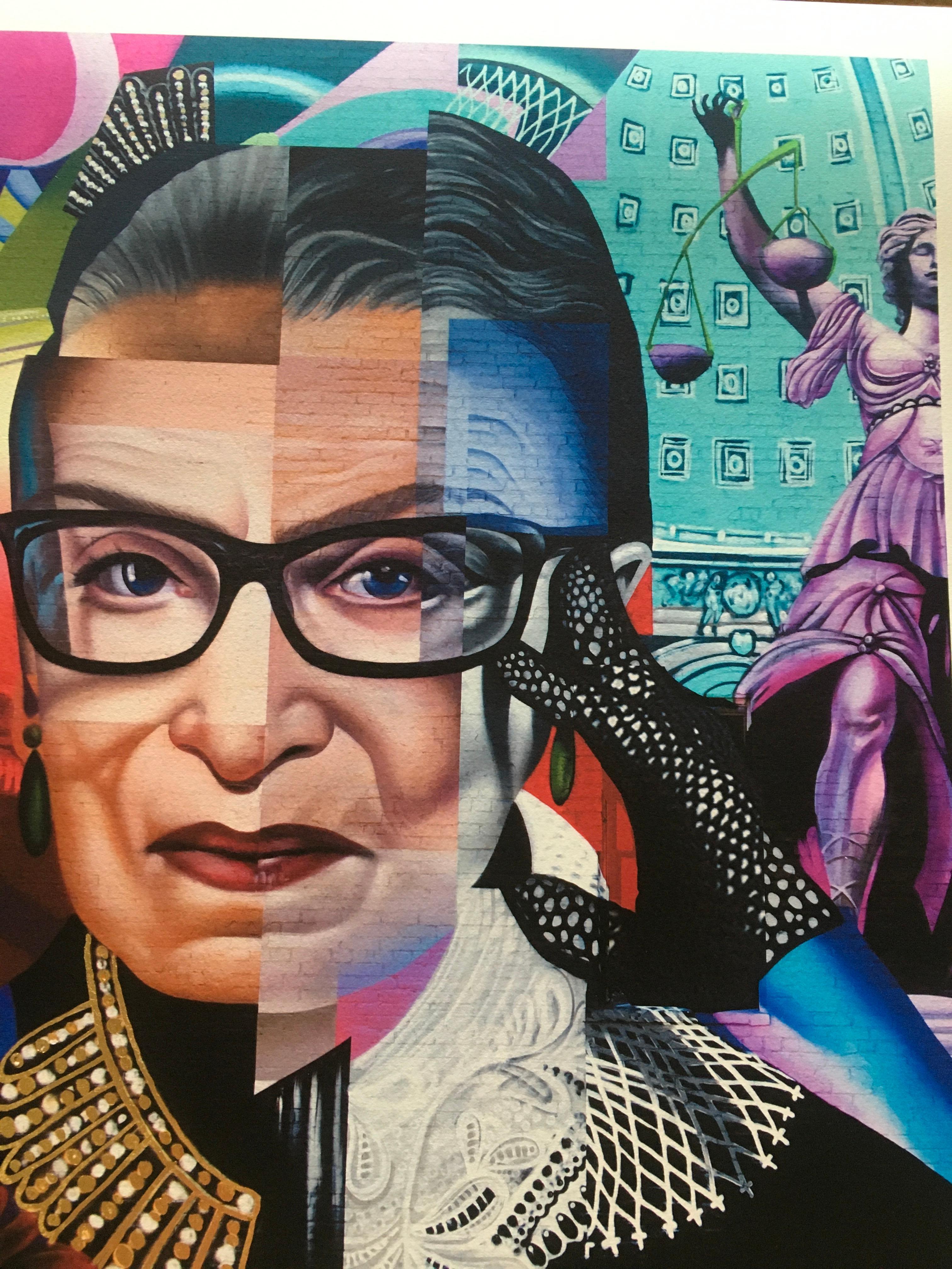RBG, 2021, édition limitée, embellie à la main de feuilles d'or, signée à la main, COA - Noir Portrait Print par ELLE