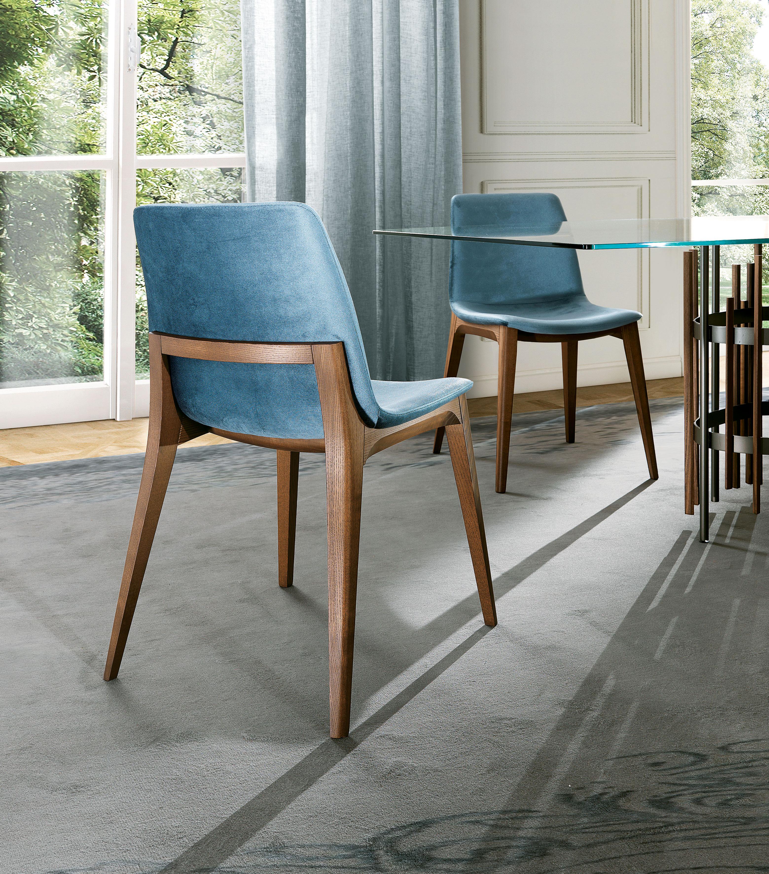 Chair or armchair with structure in solid ash, curved shell covered in leather, eco-leather or fabric of the collection.