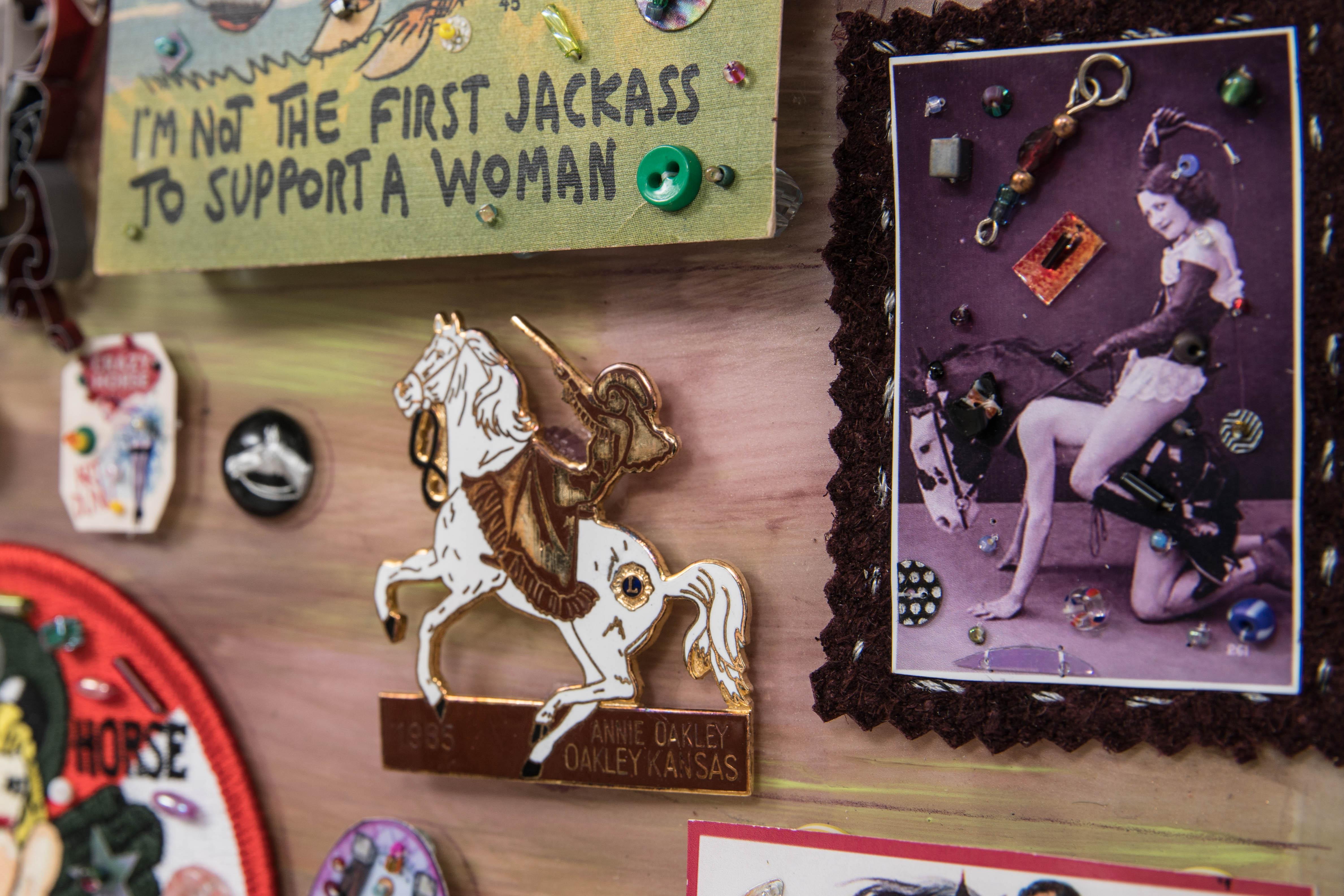 HORSEY WOMEN: zeitgenössische Collage im Angebot 1