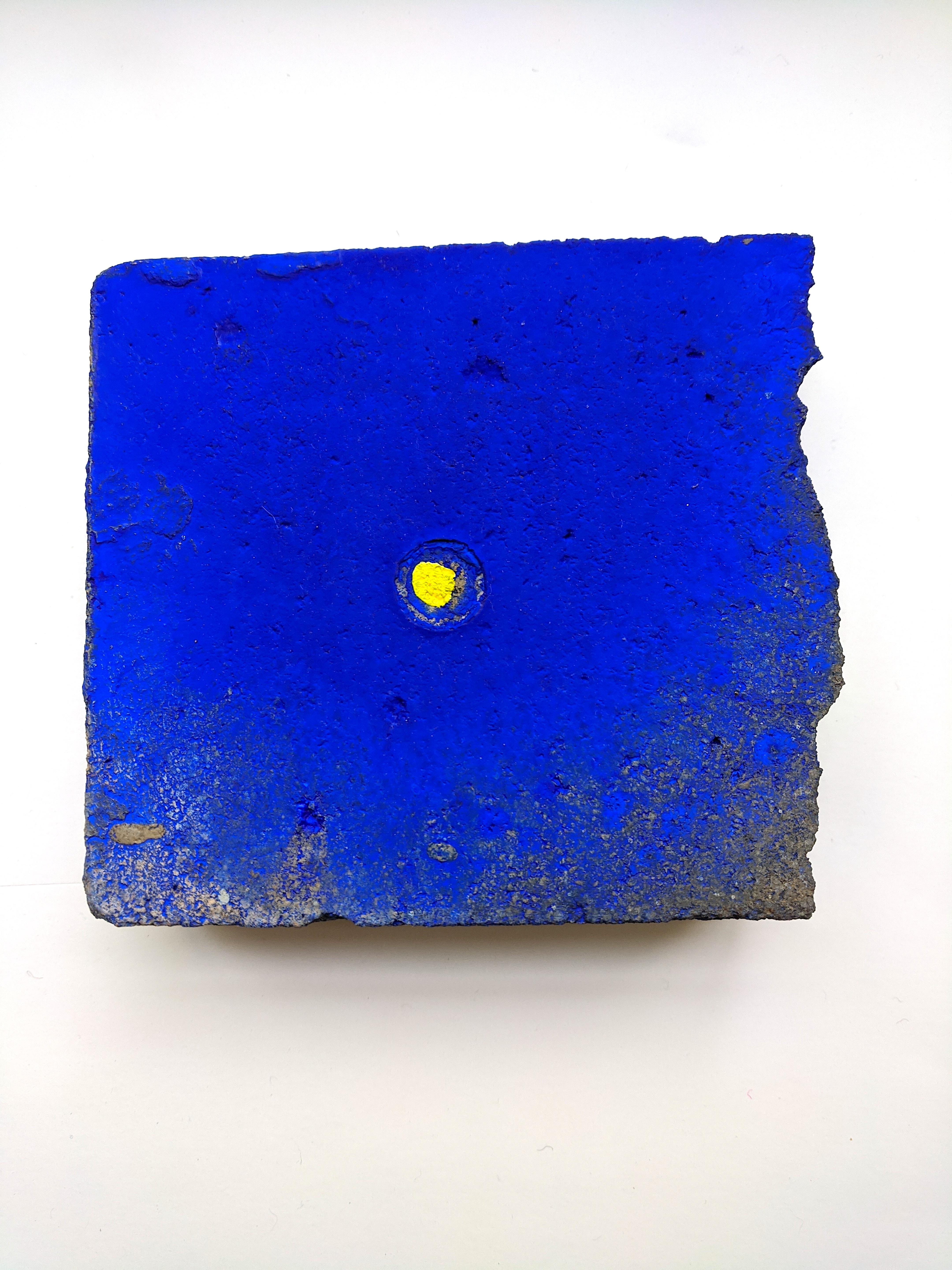 Ellen Hackl Fagan_ Seeking the Sound of Cobalt Blue_Paver 1_2020_objet trouvé