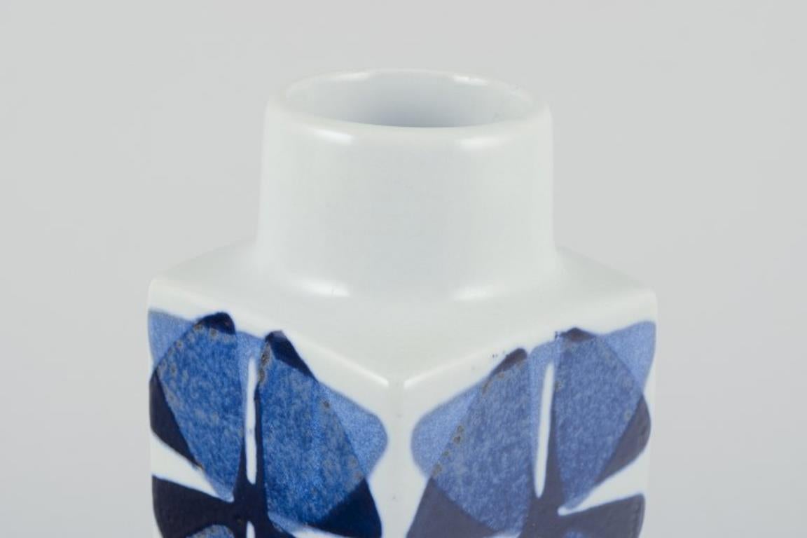 Danese Ellen Malmer per Royal Copenhagen. Vaso quadrato 