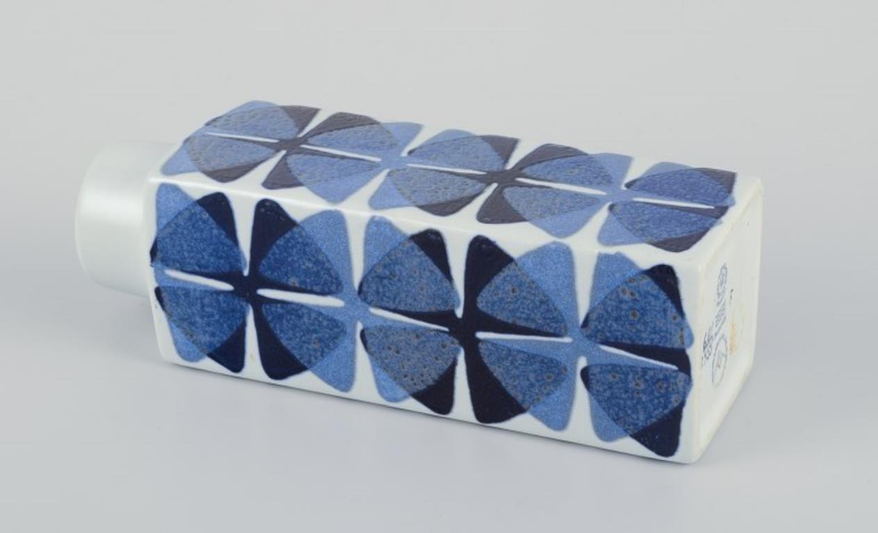 Smaltato Ellen Malmer per Royal Copenhagen. Vaso quadrato 