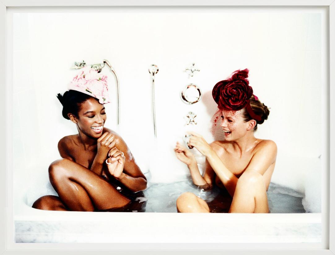Bathtub, Naomi Campbell et Kate Moss, photographie d'art, 1996 en vente 2