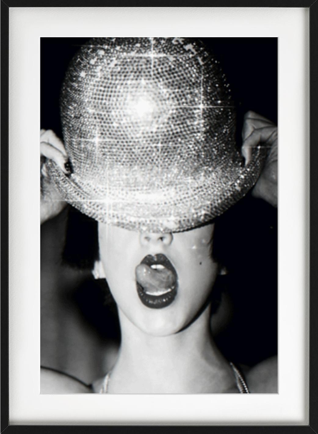 Bienvenue - Christina Aguilera, Closed-up, Fine Art Photography, 2004 - Noir Figurative Photograph par Ellen von Unwerth