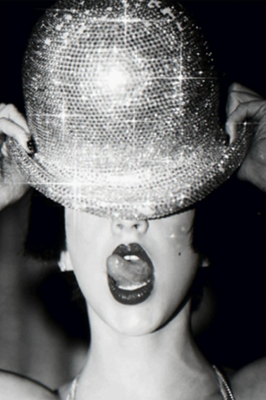 Figurative Photograph Ellen von Unwerth - Bienvenue - Christina Aguilera, Closed-up, Fine Art Photography, 2004