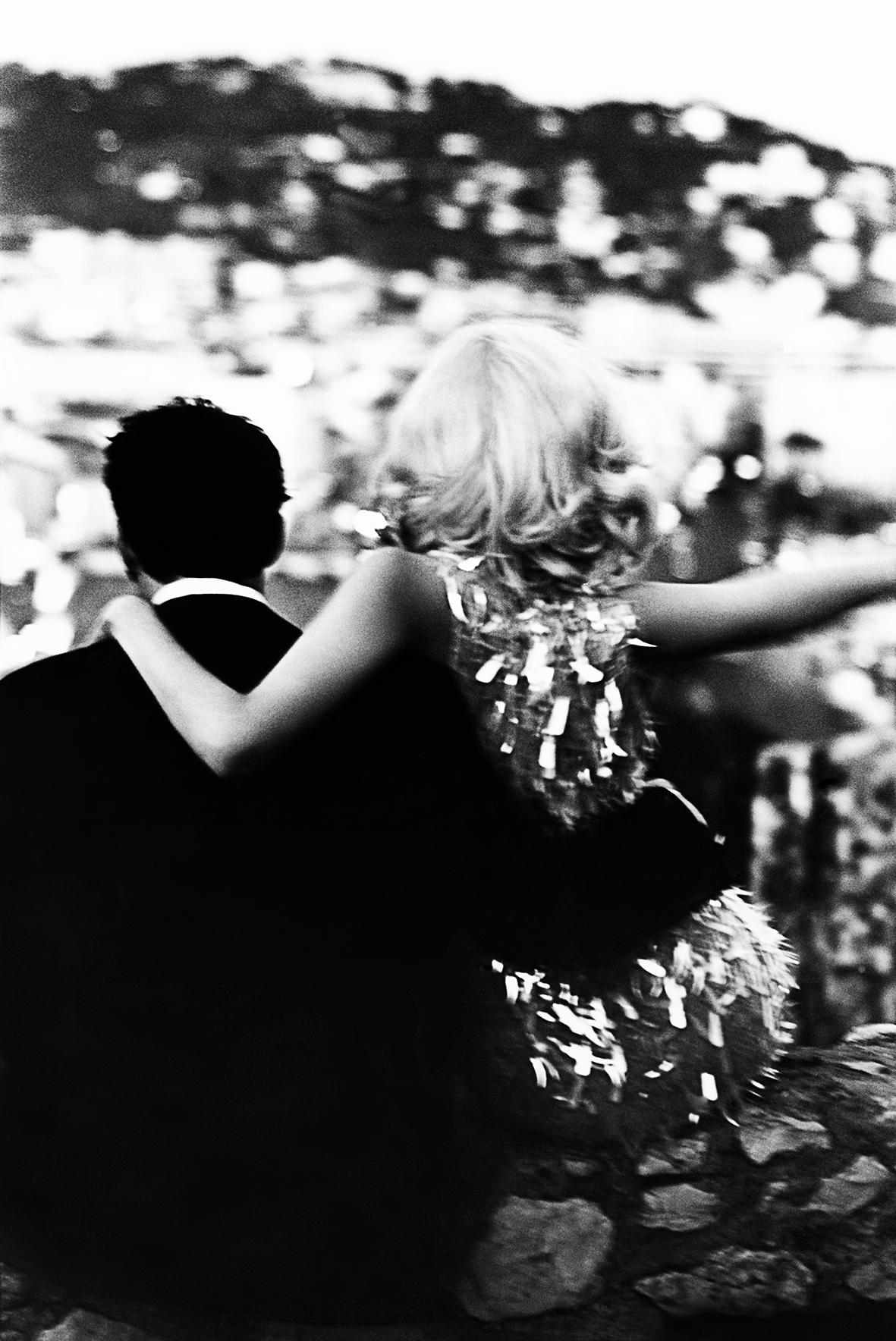 Ellen von Unwerth Black and White Photograph – Bonheur (Größigkeit), Schön