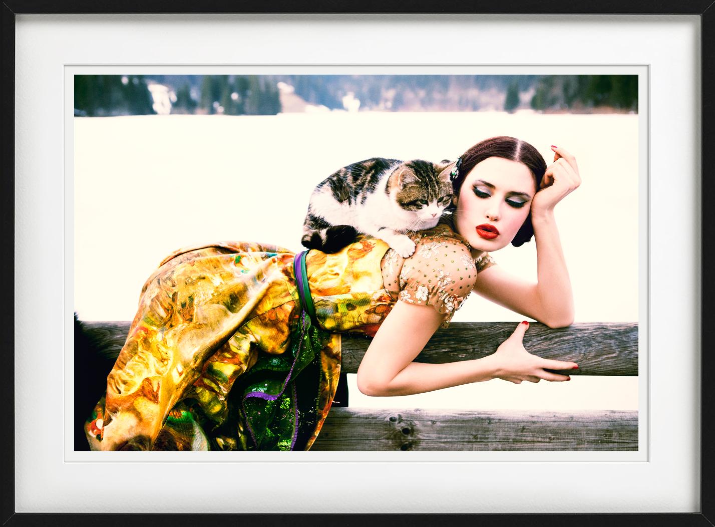 Cat on the back - Heimat, Fine Art Photography, 2015 en vente 3