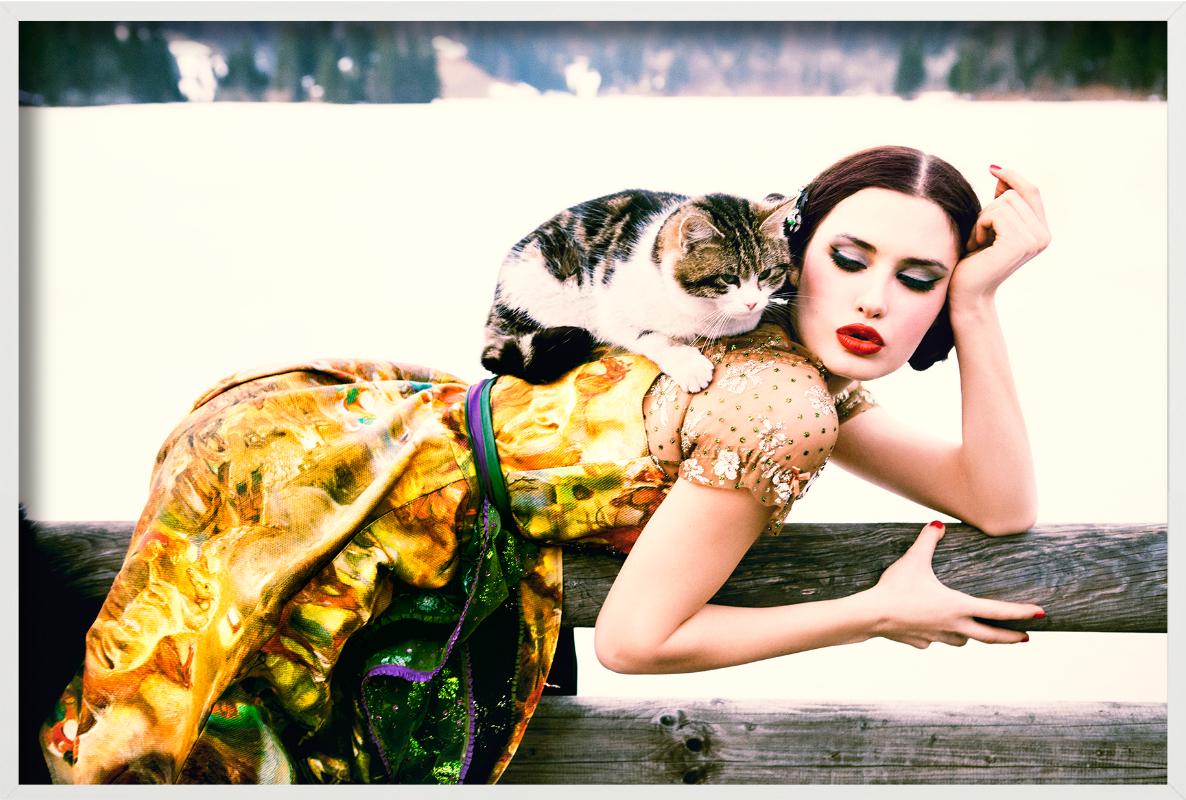 Cat on the back - Heimat, Fine Art Photography, 2015 en vente 5