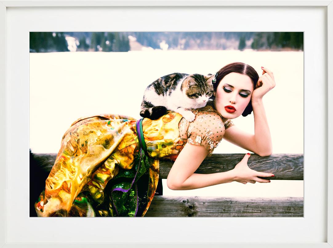 Cat on the back - Heimat, Fine Art Photography, 2015 en vente 6