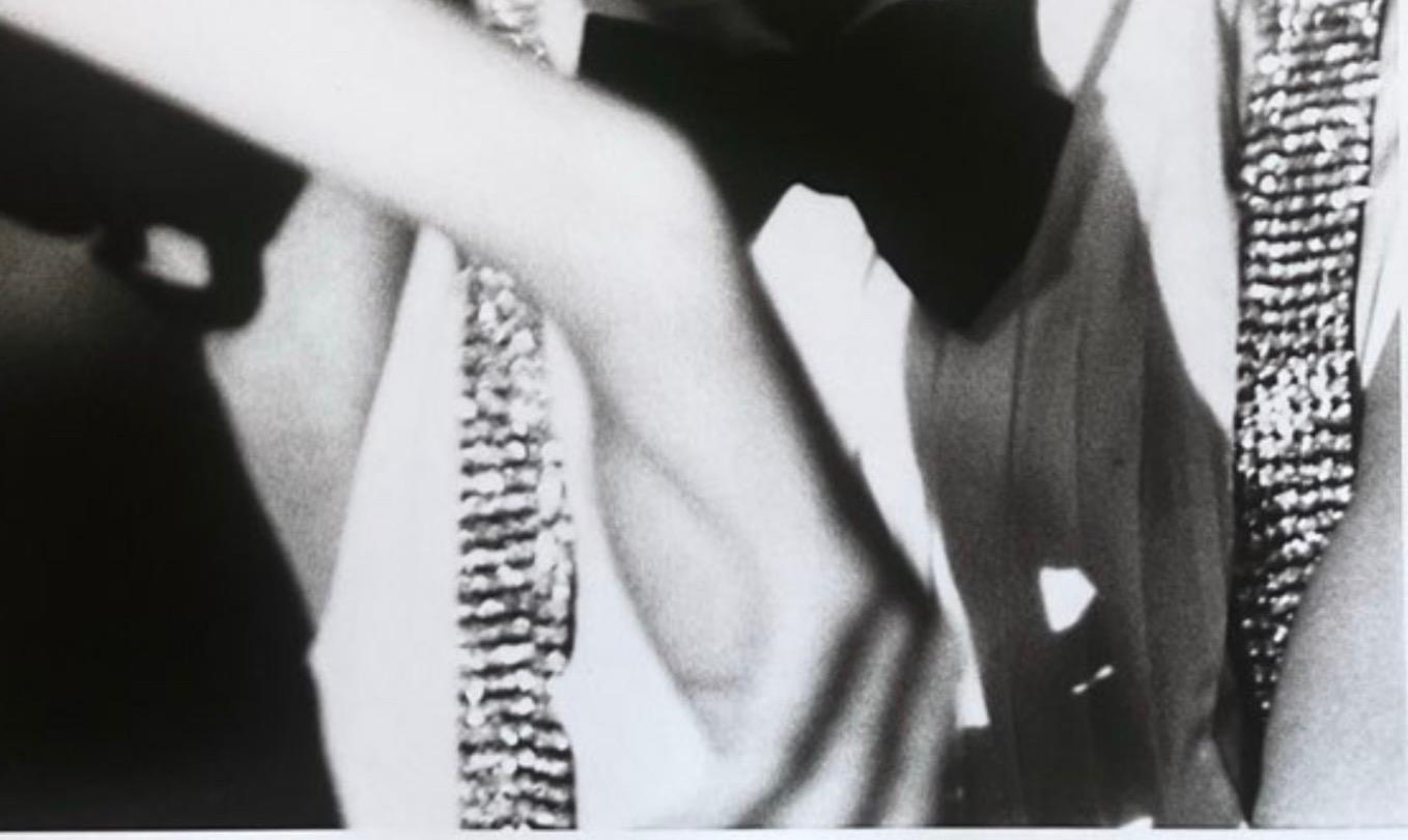 Chapeau Claque, Nadja Auermann, Marruecos - Black and White Photograph Negro de Ellen von Unwerth